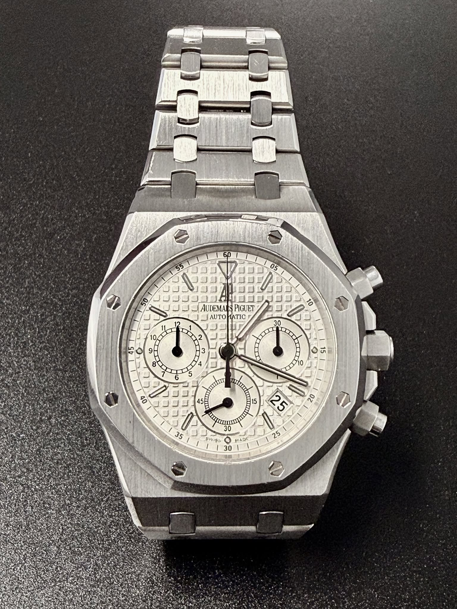 May be an image of wrist watch and text that says '55 D AUDEMAL PCT AUT JAUTO CATIC 11 10 10 ل 10 45 ل 5 00 กมนลย 8 15 25 ی D 20 ኳግ 35 30 30 Wies o 30 25'