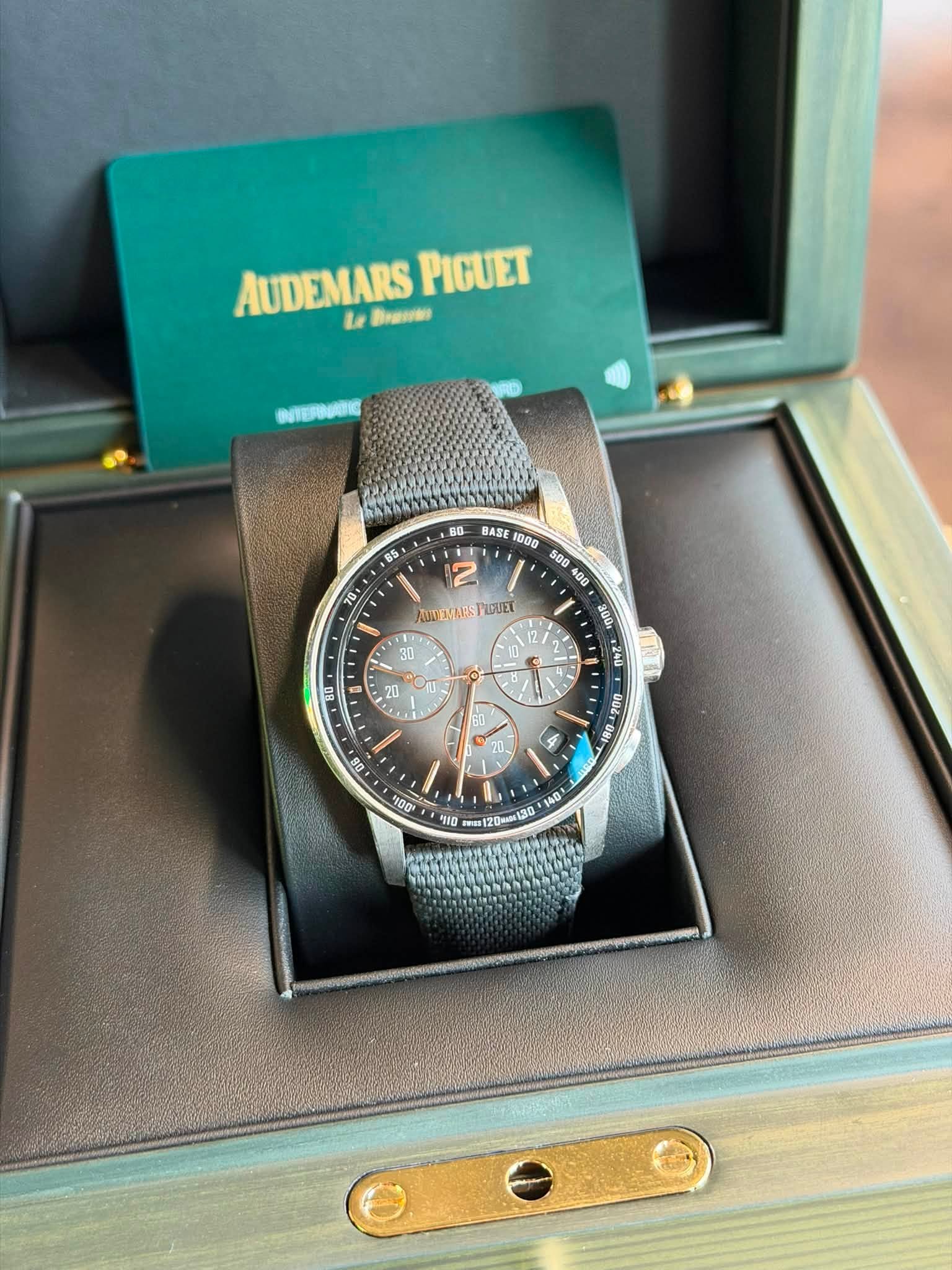 May be an image of wrist watch and text that says 'AUDEMARS Braway PIGUET te OVTEROMUNG 85 70 60 BASE បបង 500 4G0 3B0K 240 בעוא ADUEX ស 20 8 모 00d bA 400% 120m130'