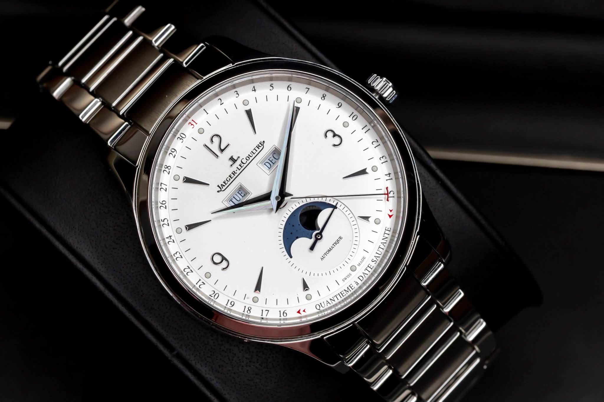 May be an image of wrist watch and text that says ' PO0TD0 9 10 بن I. COULTRE DEO DE 29 28 o 27 JAEGER-LI JAEGER-LEC 26 TUE 21 ει 1 CL 25 O AyTOM AUTOMATIQUE MADE DATE SWSSS くイ…