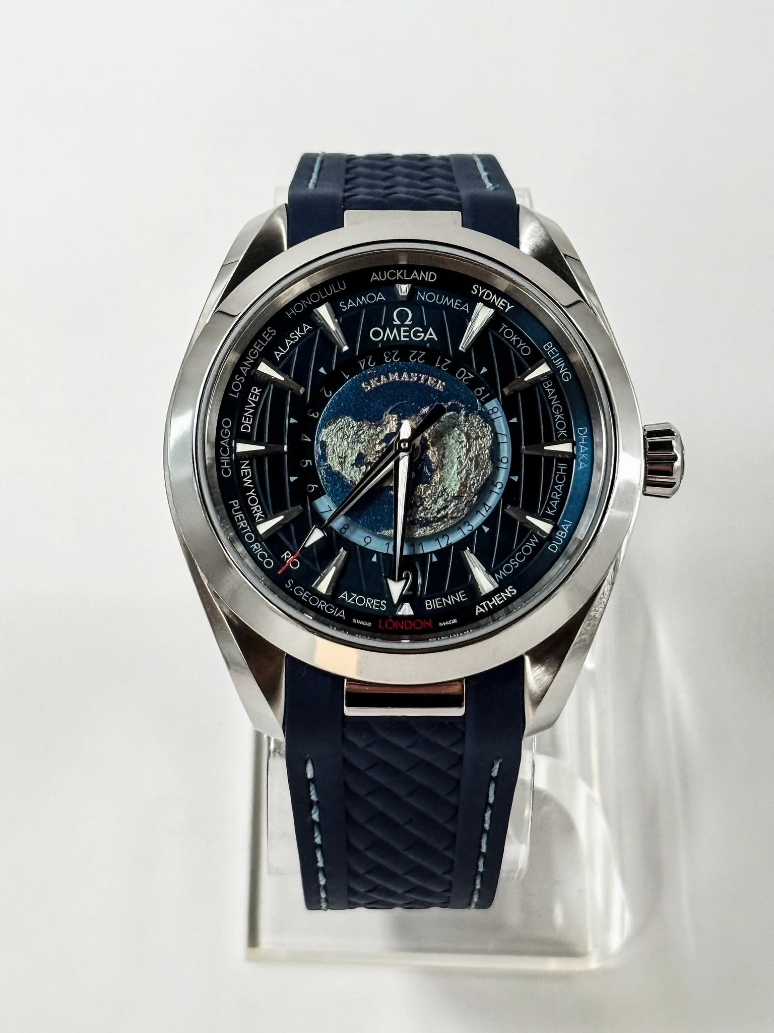 May be an image of wrist watch and text that says 'AUCK AND AMOA NOUMEA SYDNEY OKYO ALASKA OMEGA SKAMAN宝好友 ANT SKA र' Eι #RΞα PUERTORICO PUERT NEWYORK NEW RICO RIO GEORGIA RGIA…