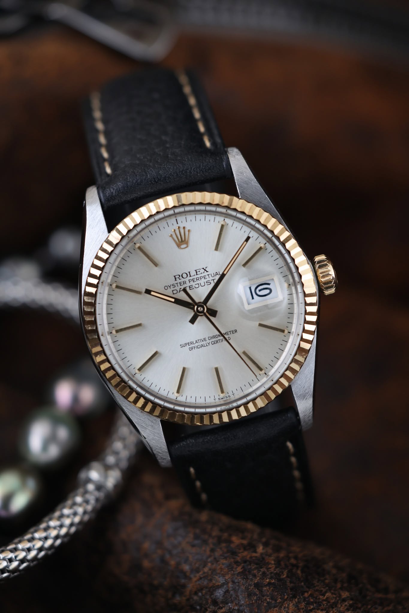 May be an image of wrist watch and text that says 'W C I ROLEX OYSEEEJUST உடைணளி ROL OYSTER OYSTERPES OYSTE EJUST PERPETUA TUAU e) 6ေ METER SUPERLATIVE VE CH. CHИ GERTIF man HCALLY…