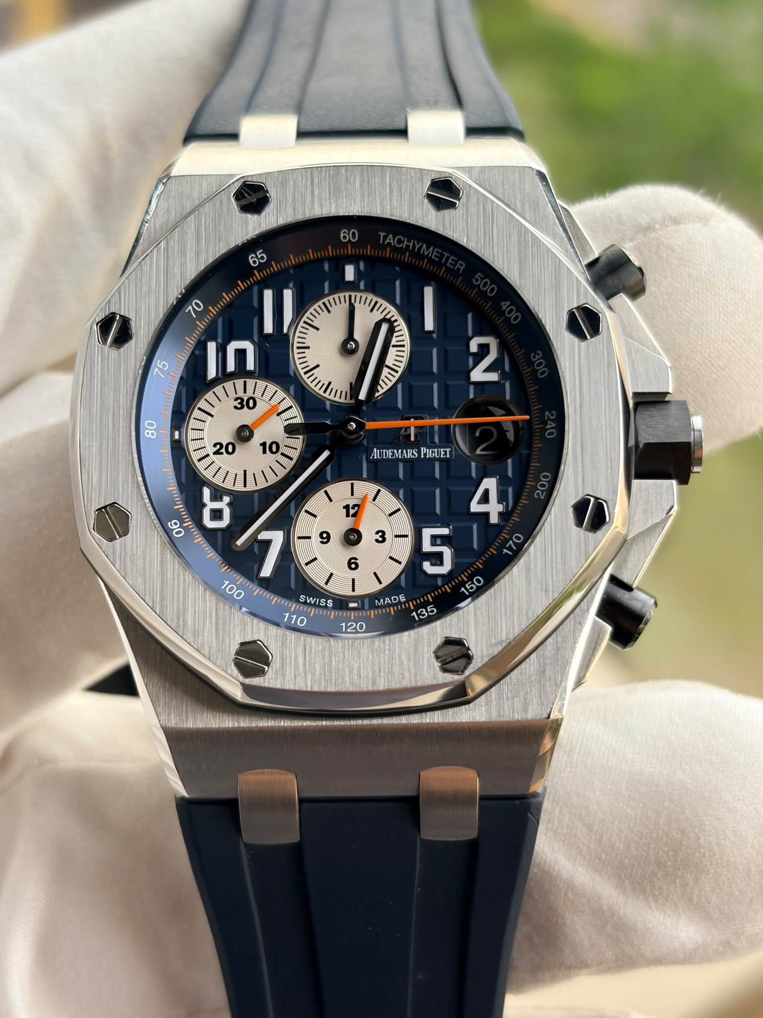 May be an image of wrist watch and text that says '65 75 70 በ I/ 30 08 E lunhin AL DEMARS PIGUET ሜ 1 90 ರ 100 noja SWISS 110 6 I MADE 135 120'