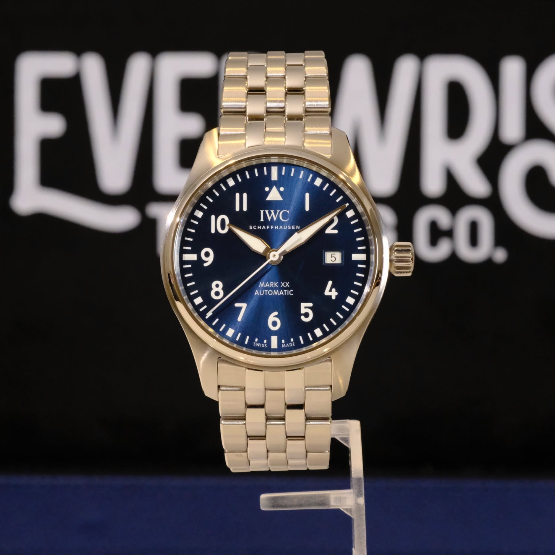 May be an image of wrist watch and text that says 'EVE EVEENRI I1 VRI 10 IWC SCHAPF SCHA AUSEN 2 9 5 መ CO. 8 MARK KX A AUTOMATIC 4 7 5 6 Mat ሁልኔ'