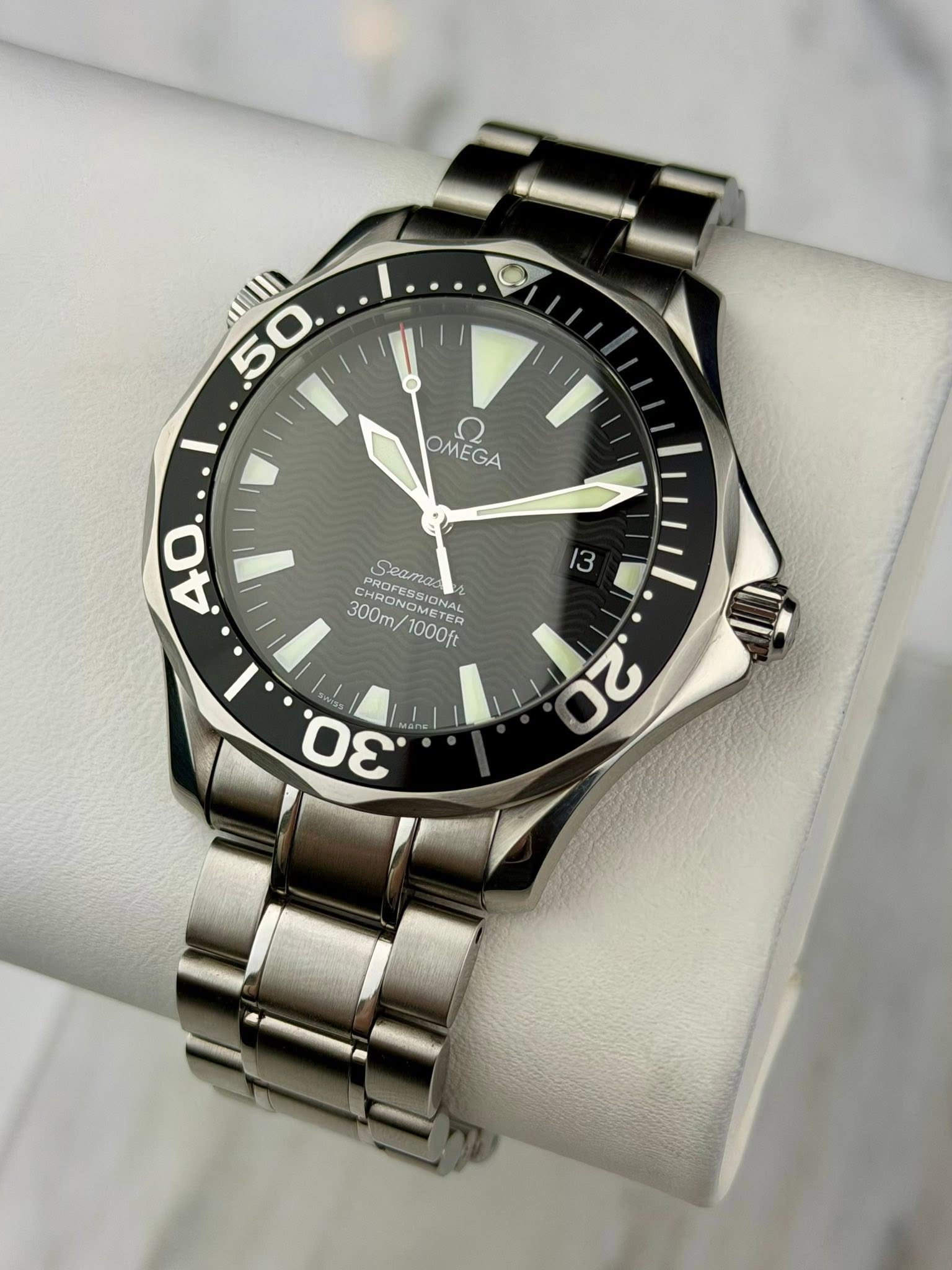 May be an image of wrist watch and text that says '5 50 0 OMEGA OMEGA .40 13 CHAC PROFES C.BaTaR Seamas MDON METER ION 300m/1000ft 300m/ CHRONOMETER DONOMETED VOMETER 1000ft 00…