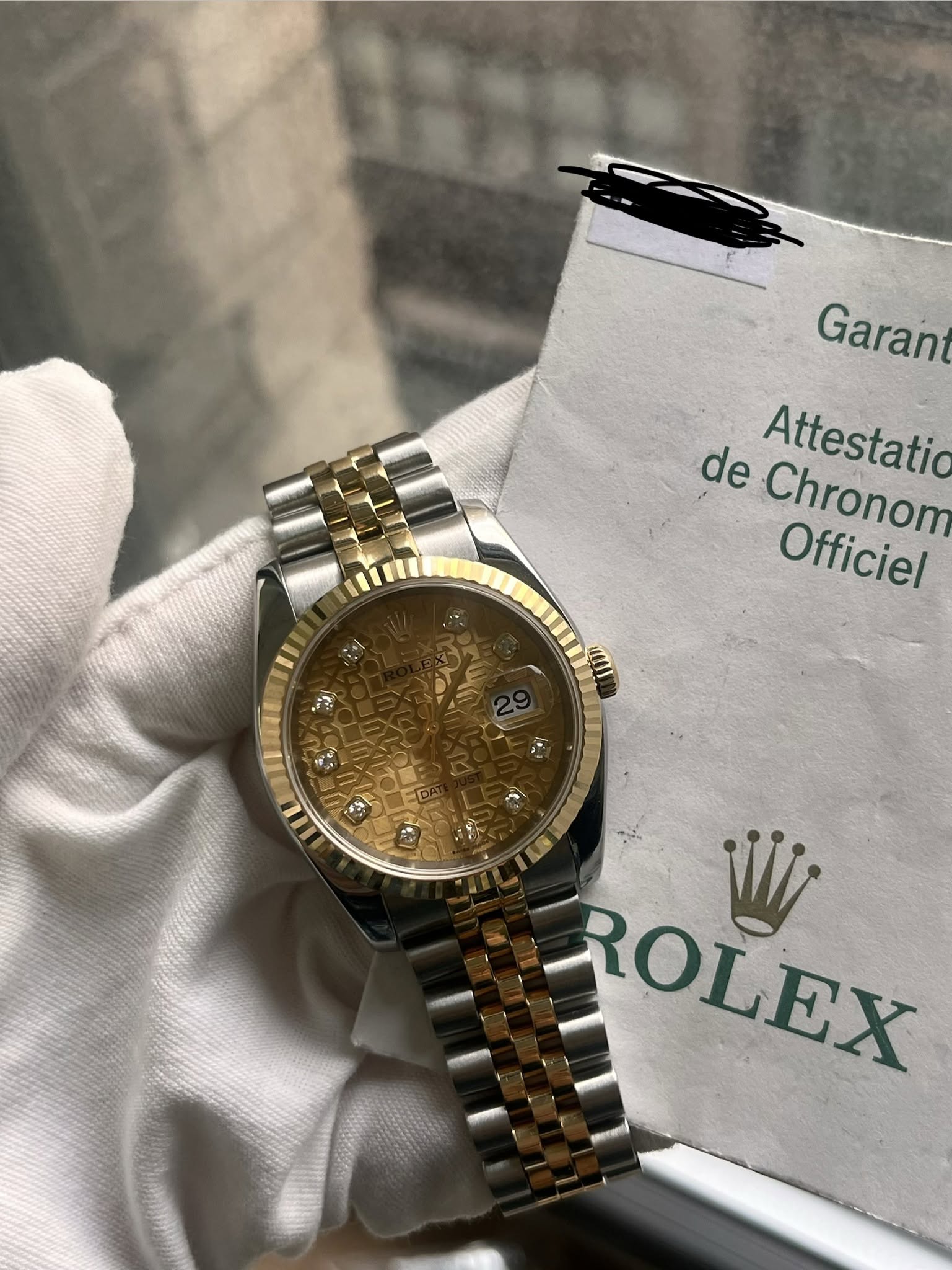 May be an image of wrist watch and text that says 'Garant de Attestatio Chronom Officiel ROLEX ROLEX Wj'