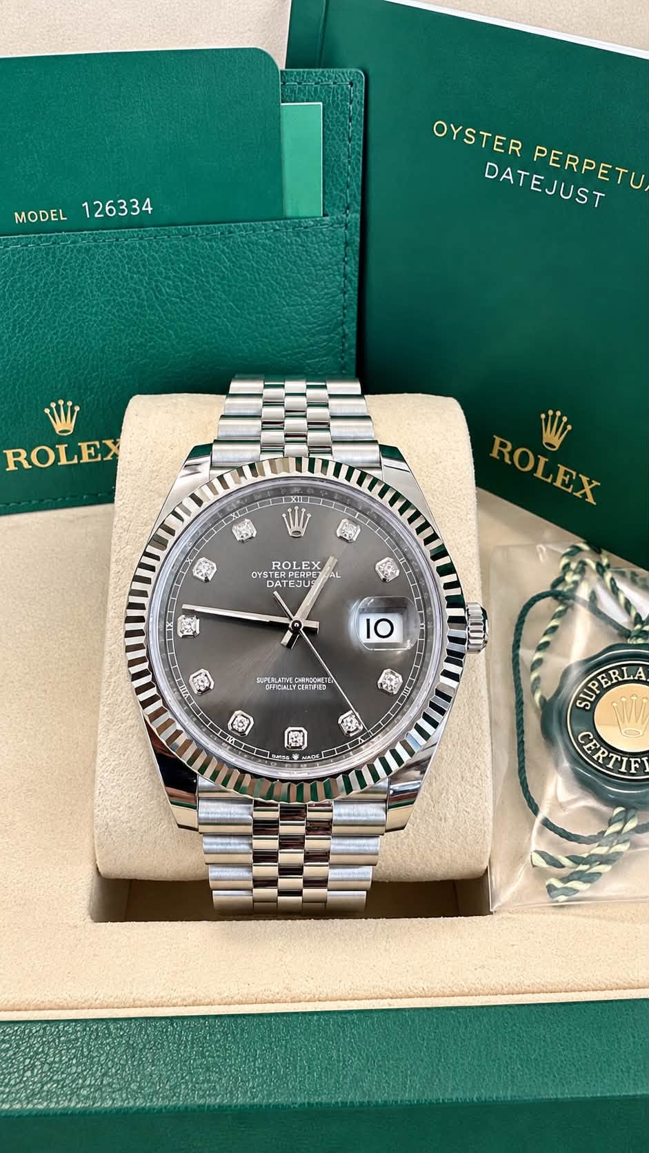 May be an image of wrist watch and text that says 'MODEL MODEL126334 126334 OYSTER DATEJUST DATEJUST PERPETU PERPETU ROLEX XIL 禁 W اها el 4 OYS STERPERPE 1 ROLEX EX OYSTE…