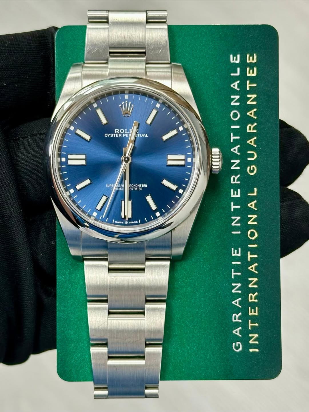 May be an image of wrist watch and text that says 'ROL PE TUAL SUPES CIAL RONOMETER TER ERTIFIED SASA MADE UИB INTERNATIONALE INTERN INTERNAT IONALGUARANTEE GUARANTEE GARANTIE G…