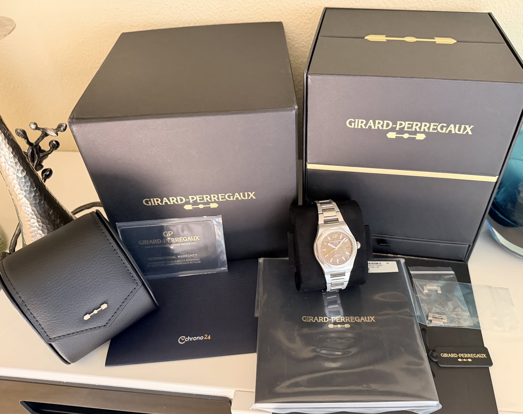 May be an image of wrist watch and text that says 'GIR GIRARD- GIRARD-PERREGAUX PERREGAUX ←一 GIRARD GIRARD-PERREGAUX -PERREGAUX PERREGAUX GP DERREGAUX HAREANTY ရရေး רהוענ…