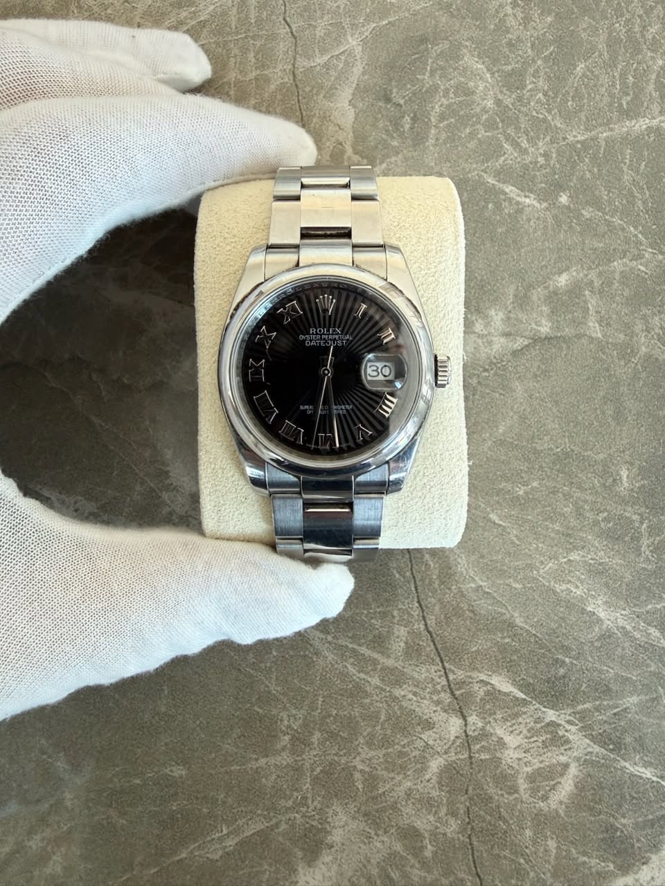 May be an image of wrist watch and text that says 'I ROLEX TT 30 LLI 泄 A MIA'