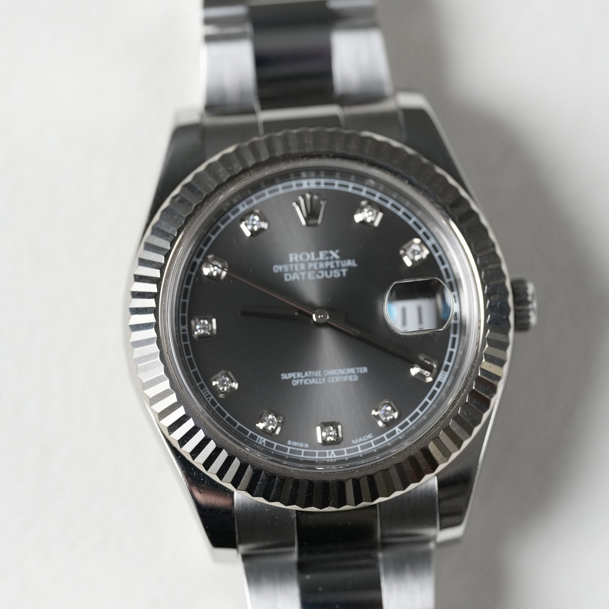 May be an image of wrist watch and text that says 'PS امر な ROLEX PERPETUA ROLEX UAL OYST CYSTERPEAPET DATEJUST EOUS DAT 1P% I| SUPERLATIVE DHRONOMET TER OFFICIALLY CERTINED OR…