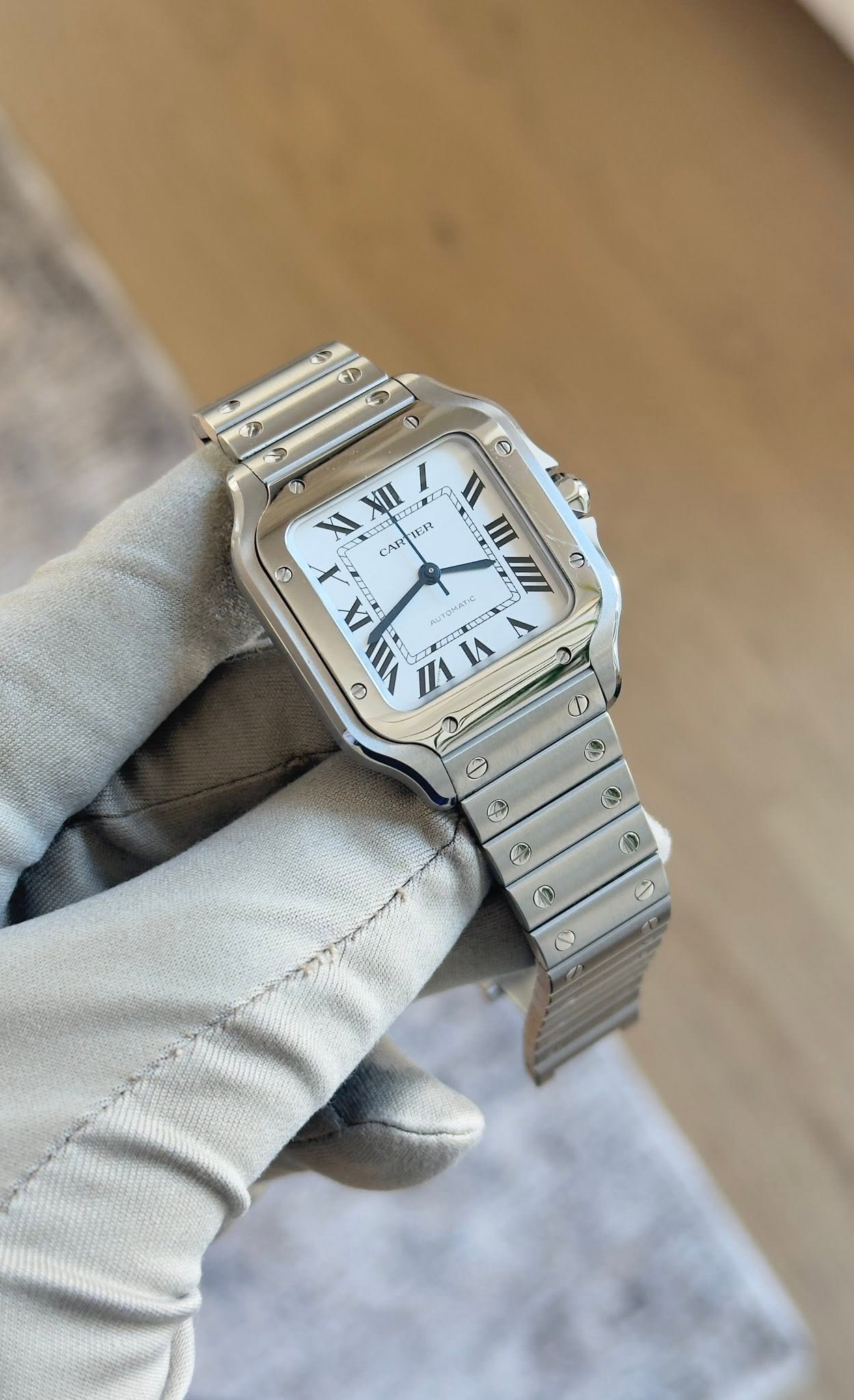 May be an image of wrist watch and text that says 'D A Ⅲ II IIII በ XI NII WER CAR CAU U 12 IX O VII 17 N D ۵ 0 ت'