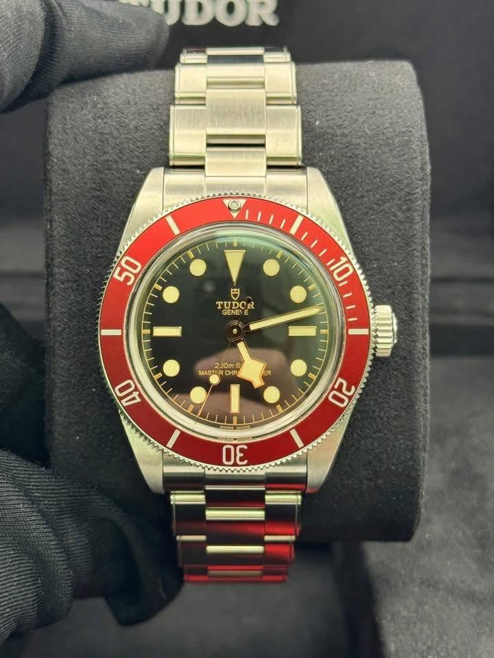 May be an image of wrist watch and text that says 'NUDOR 50 円 TUDOR OR K GENEY 10 2J0m ποT ATA CHR I ER 40 20 30'