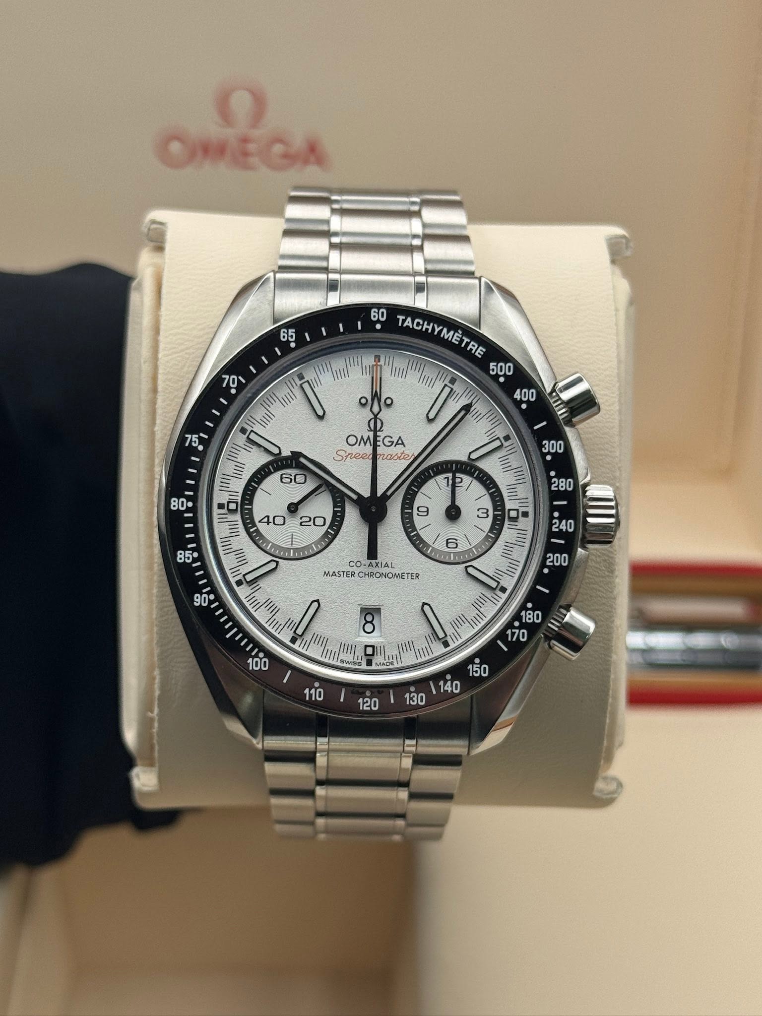 May be an image of wrist watch and text that says 'OMEGA 65 60 TACHYMÈTR yMETAE YMỀ RE 500 11 " ml 0 OM EGA Sneen aste 400 ف in + 280 9 LAmi 6 240 90° CO-AXIAL MASTER…