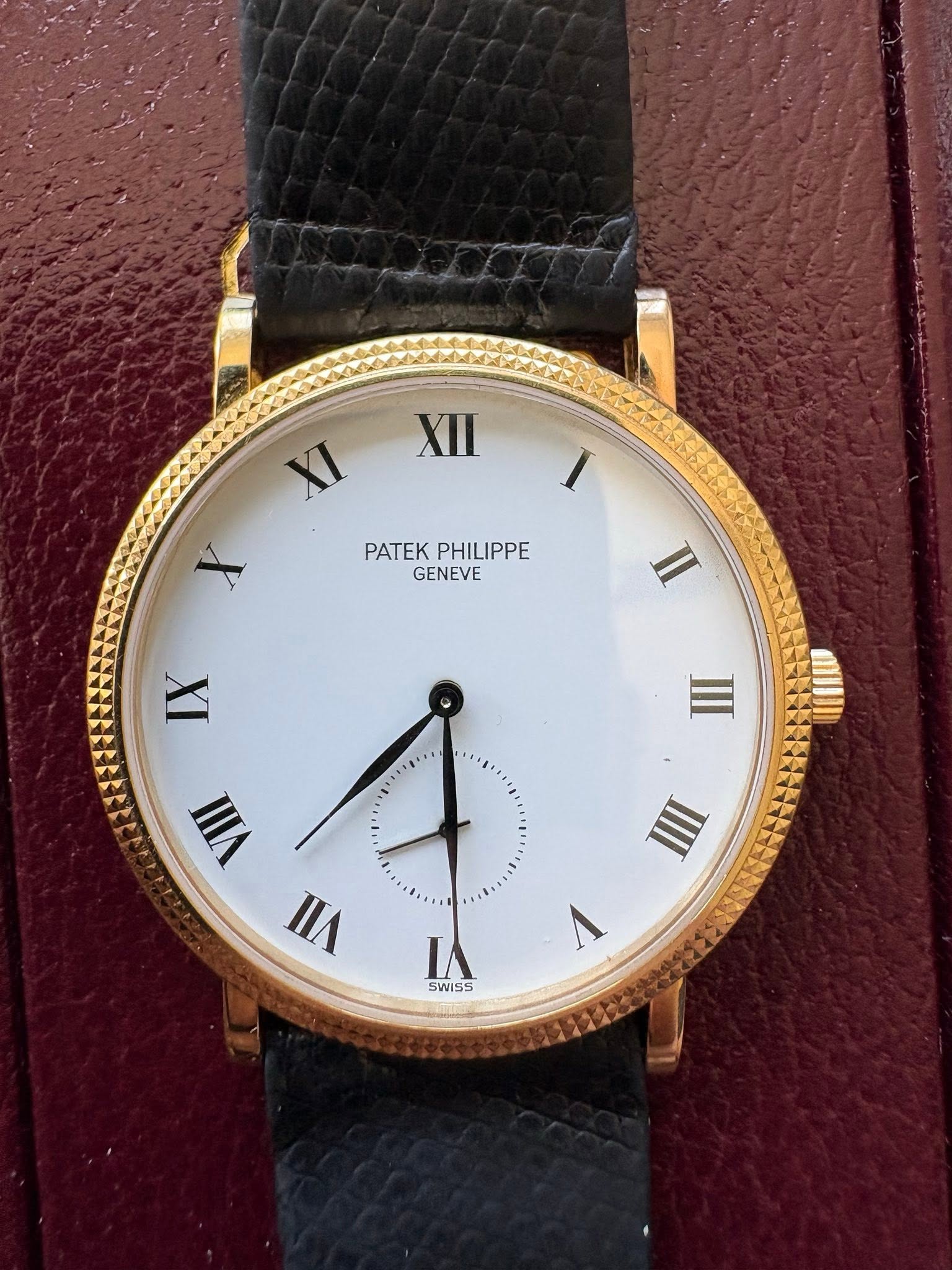 May be an image of wrist watch and text that says 'XI XI X 1 PATEKPHILIPPE PATEK PHILIPPE GENEVE I u IX W VIII V III ٨ I SWISS'