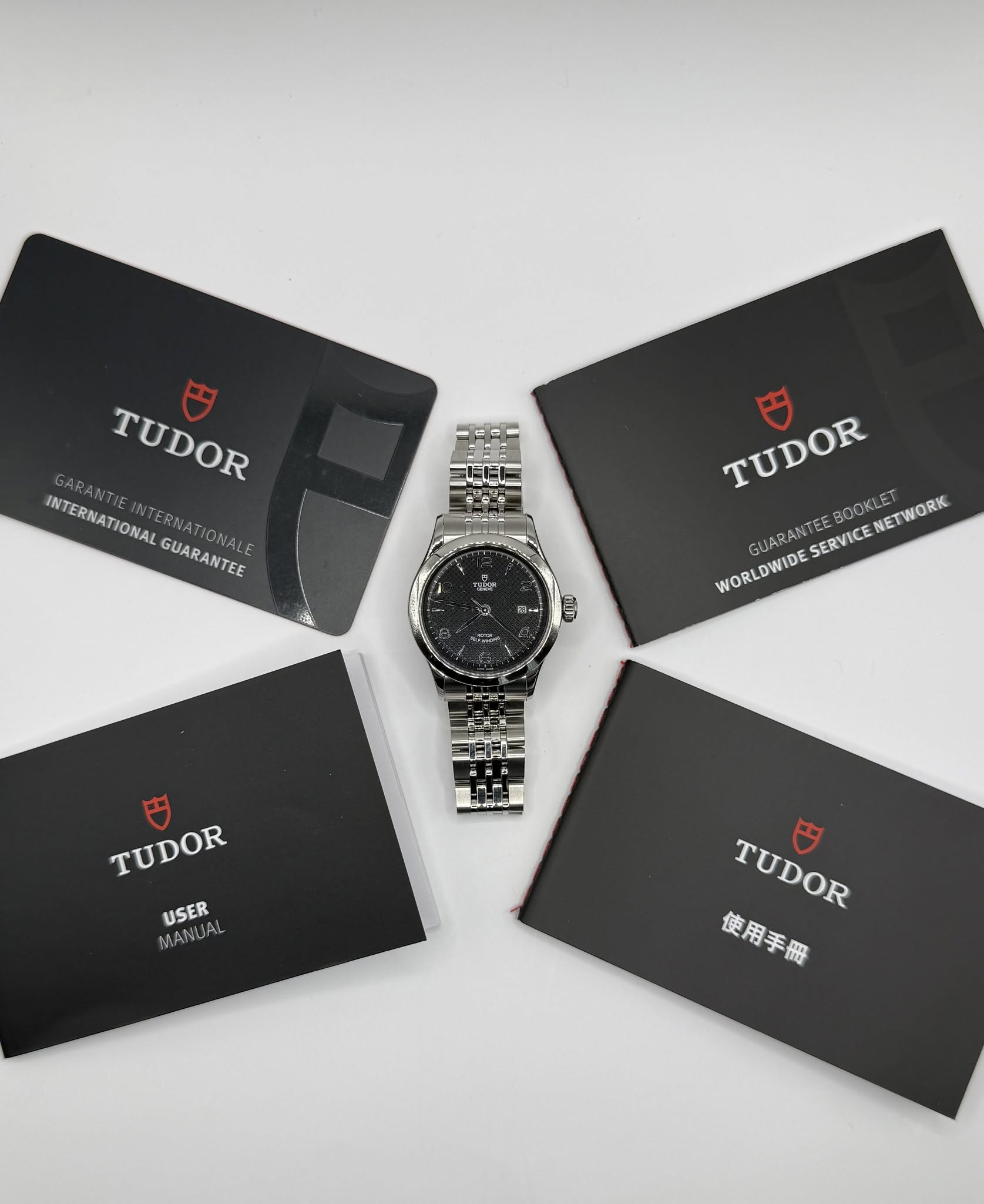May be an image of wrist watch and text that says 'TUDOR GARANTIEINTERNATONALE RAM GARANTI MT INTERNATIONAL TERNATIONALE GUARANTEE TUDOR GUABANTEE SERVICENETWORK SOOKLET NETWORK…