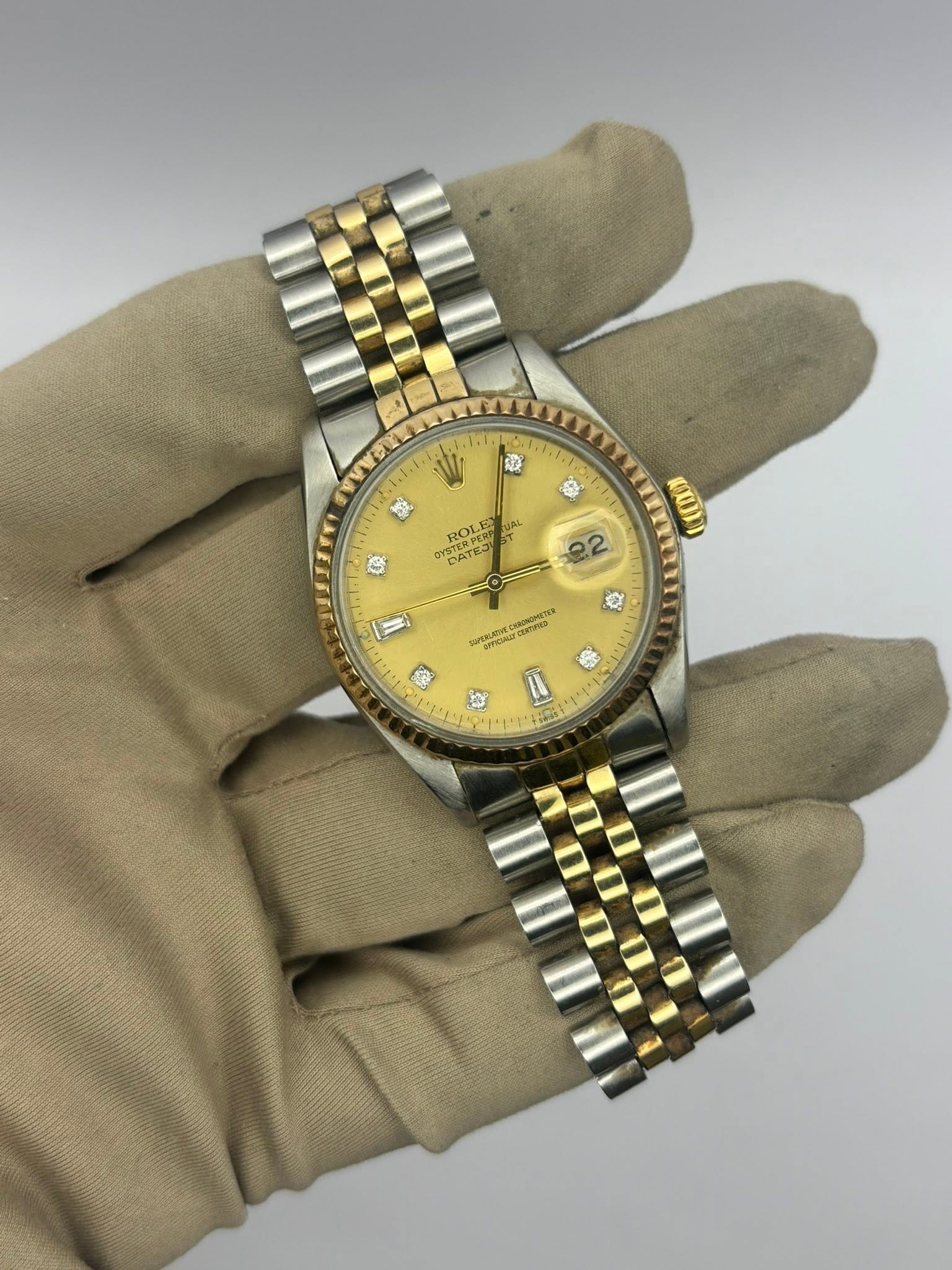 May be an image of wrist watch and text that says 'ק ۱۰ W 戦 OYSTERPER ROLE UAL JAL CATEJ గాహ YSTERPERI C רננשוא 02 Ф ES CRO 2 S = ናዮኔ'