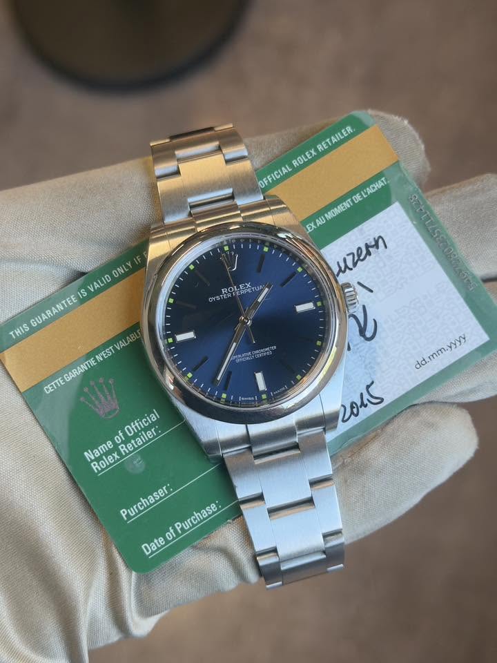 May be an image of wrist watch and text that says 'RET RETAILER. ROLEX OFFICIAL ONL GUARANTEE IS IS VALID THIS DE EX EXAU AL AU MOMENT uzean ACHAT uzern س ROLECET YST VALA N'EST…