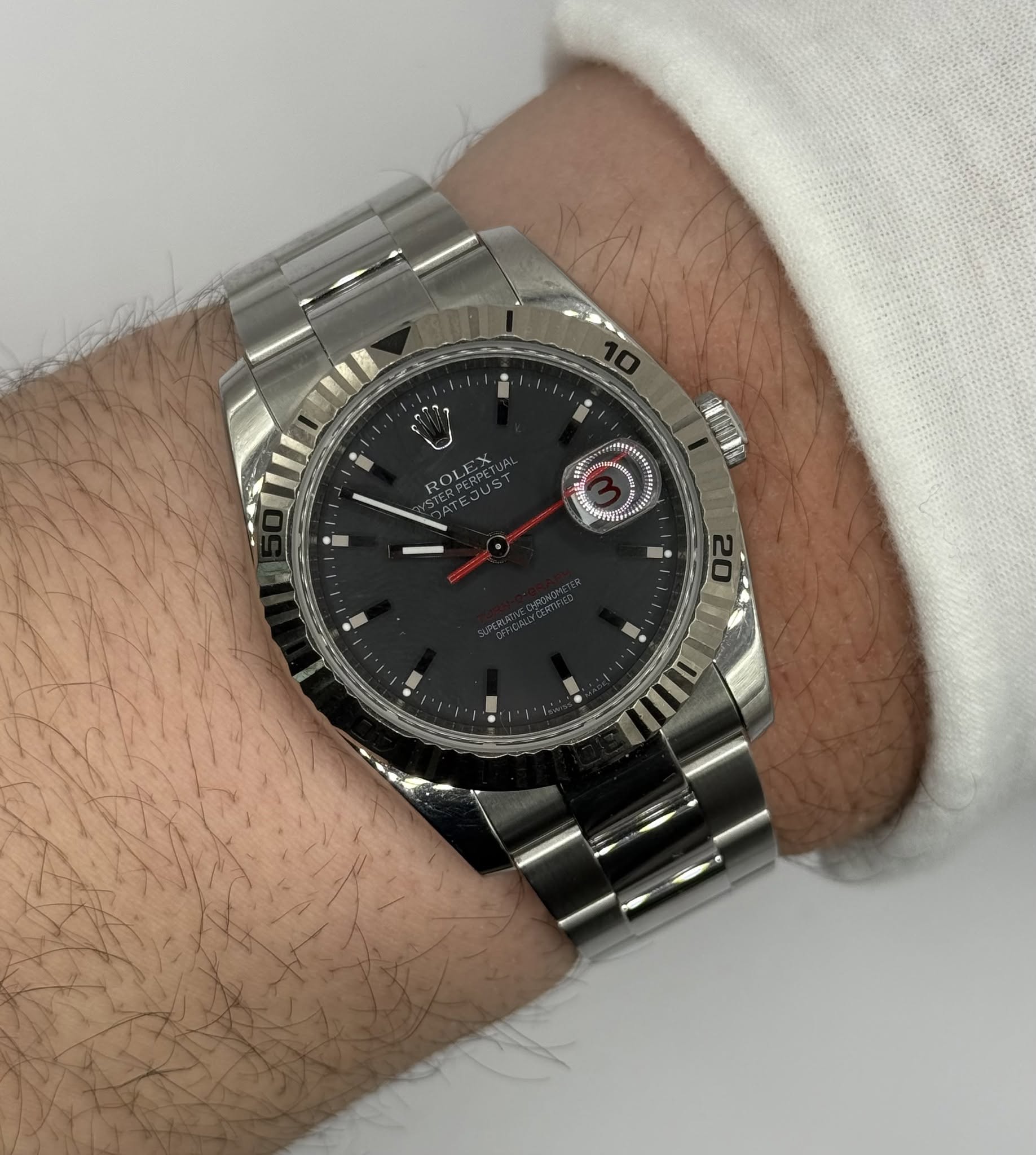 May be an image of wrist watch and text that says 'I. ROLERT 懈 EREOUS 釈ㄡ姃'