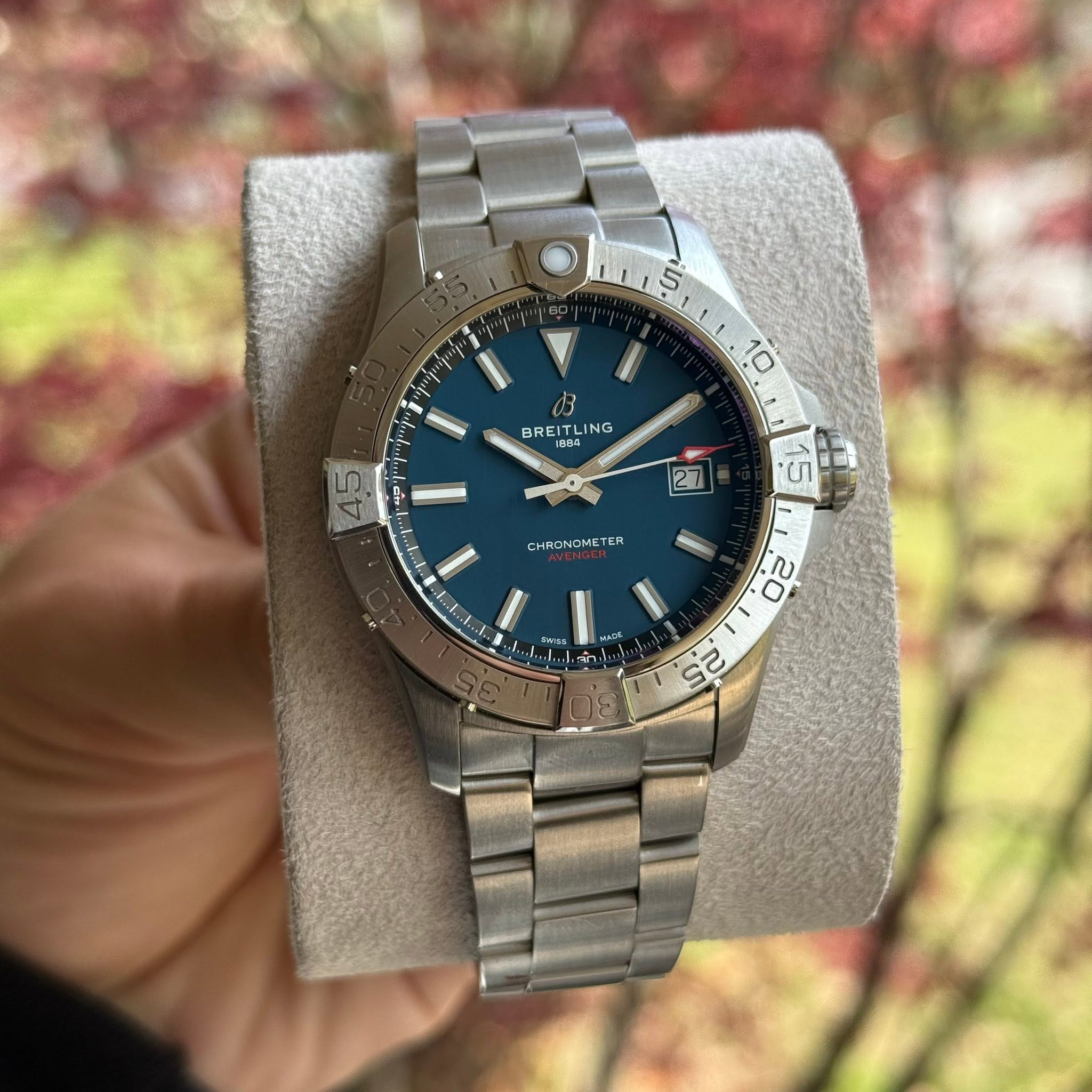 May be an image of wrist watch and text that says 'ذ 10 BRE BREITLIN ITL ING 1884 45 ูล 2 15 بتر CHRONOMETER 20 X 25 3'