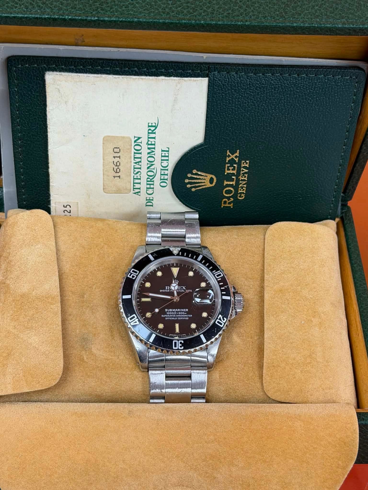 May be an image of wrist watch and text that says ':25 16610 ATTESTATION DECHRONOMETRE D0 OFFICIEL To4 LEX ど GENEVE apuee نا 1090ft-100m 40 IOOE 20 30'