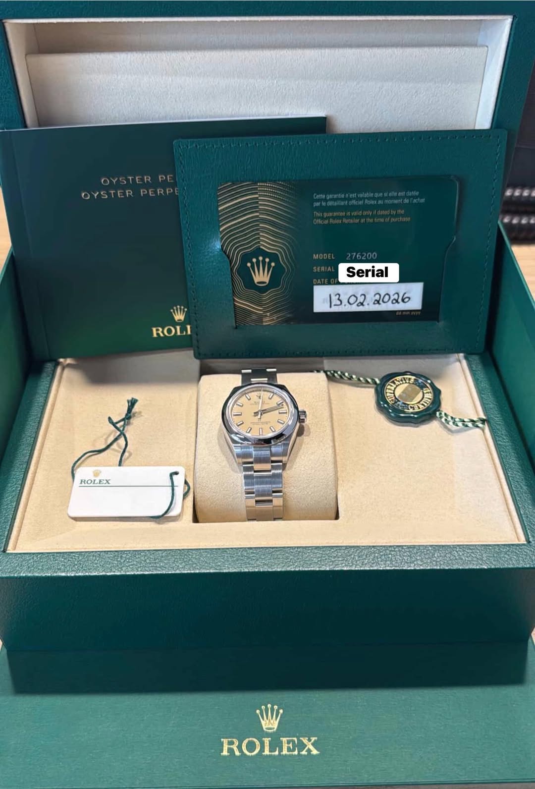 May be an image of wrist watch and text that says 'OYSTERPE OYSTER OYSTERPERP PERP Serial ROLI J ف 2 ۲ ت 0 1 S ١ جلر ROLEX ROLEX'