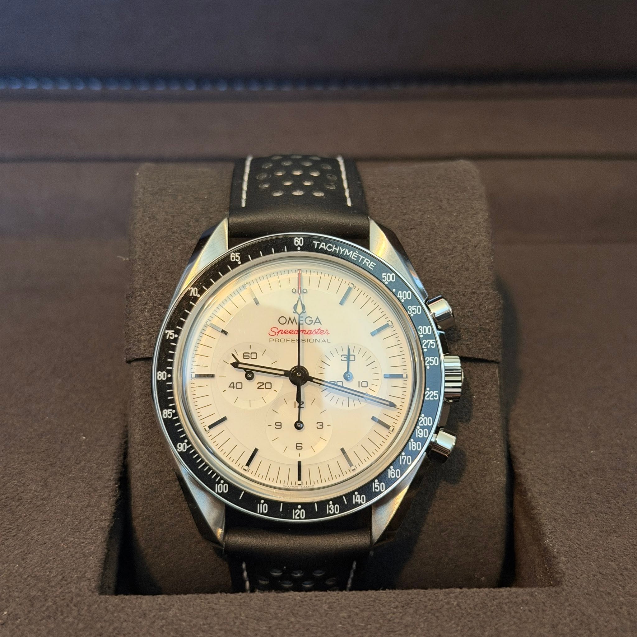 May be an image of wrist watch and text that says '65 K ၀၀၀ 60 TACHYMETR RE E כח OME OMEGA Cлoo Sheea eл PROPE POPFEL παριει IONAL กู اا AO AR አለህ 6O/ 70 60 วัด เชิ๊อ 40 o…