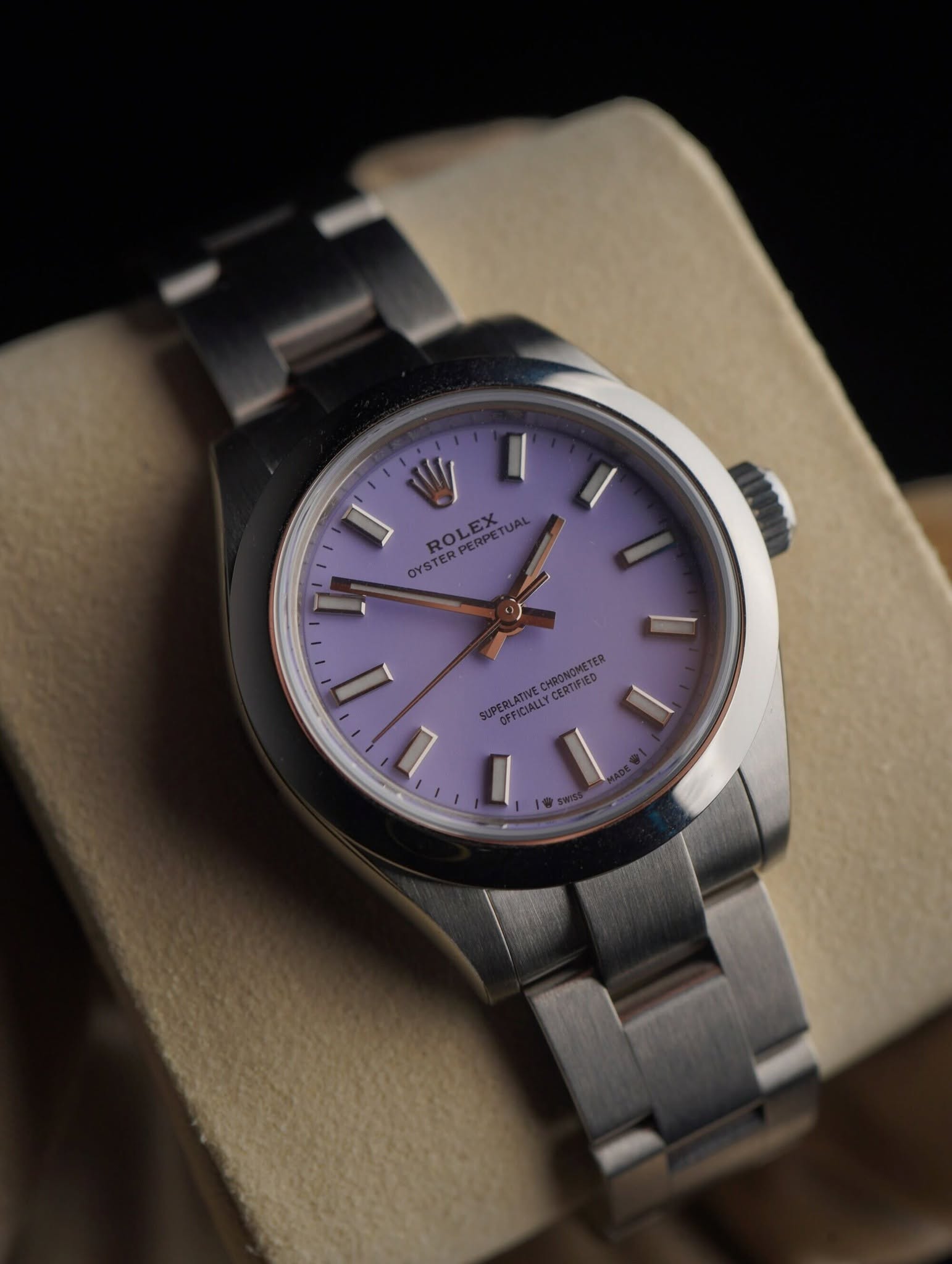 May be an image of wrist watch and text that says 'I OYSTERPERSX SUPERLATIVE w CERTIFIEL I'