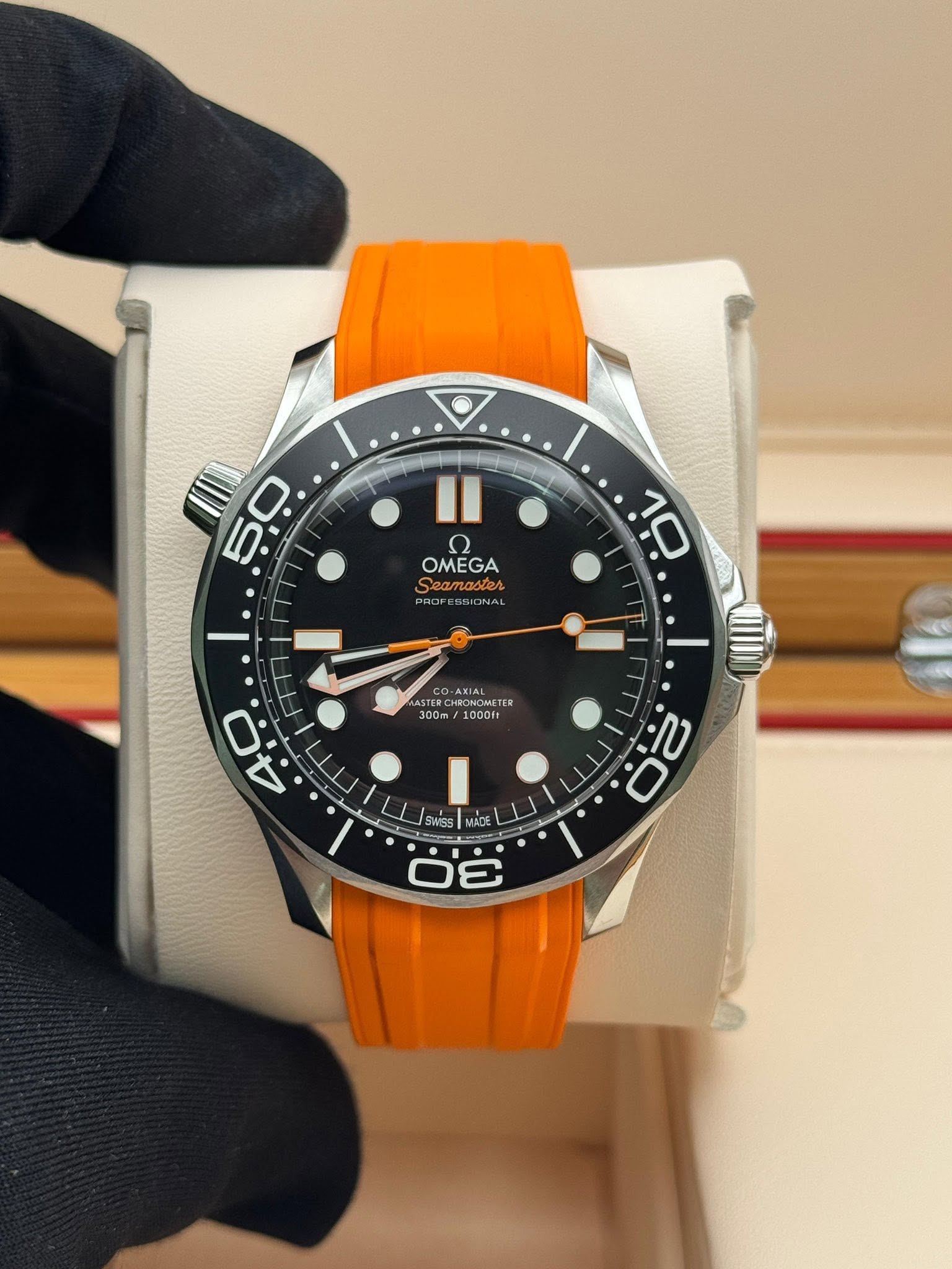 May be an image of wrist watch and text that says 'ဂ OMEGA Seamastes adtes PROFESSIONAL PROF 10 - 0 3-/bo 00m/1000ft 1000ft STERC TER 40 20 2 O 豆 ضن 1 SASS SIE SNSS MADE MAD…