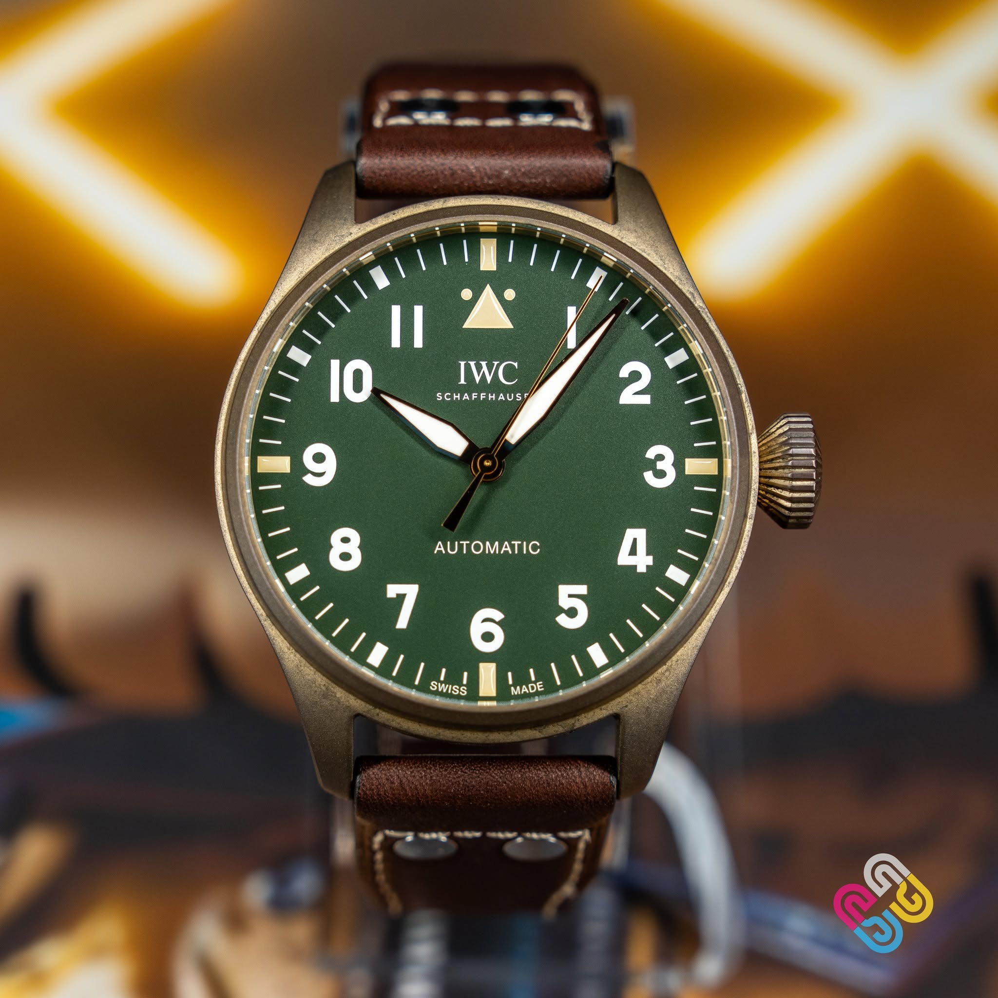 May be an image of wrist watch and text that says '۱.--.-1 II IO IWC SCHAFFHAUS SCHAFF du 2 9 3 AUT TOMATIC OMA SWISS MADE AAD - ദව'