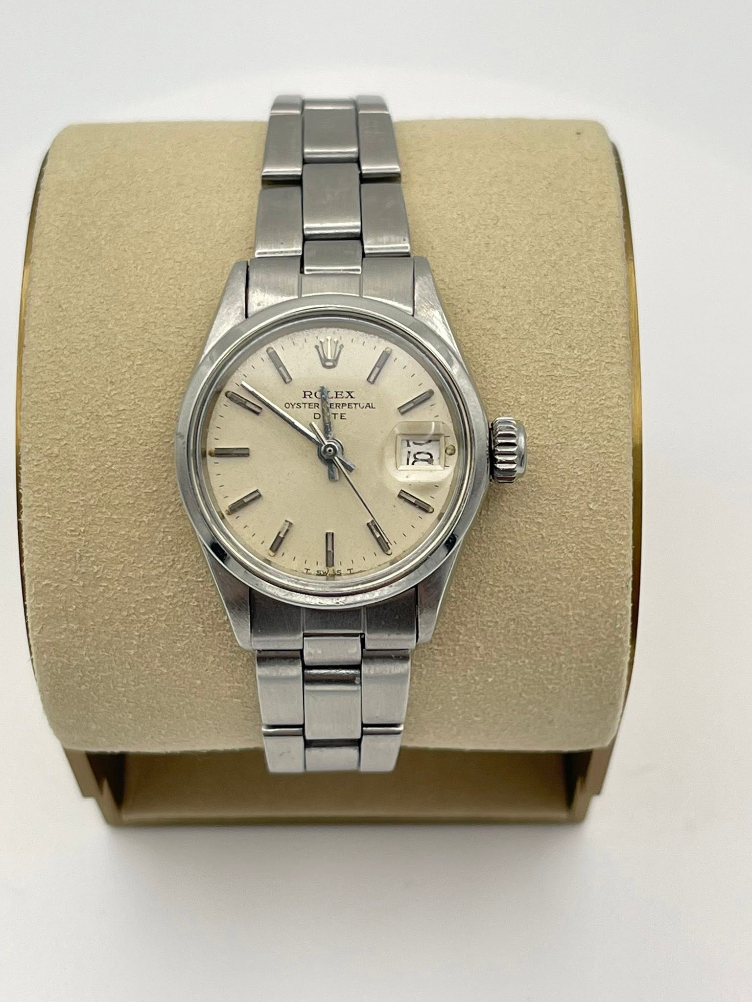 May be an image of wrist watch and text that says 'OFRSTAL JAL ROLEX Rd EX OYSTER RPET ERPET TE TL a 19 O @าม 1'