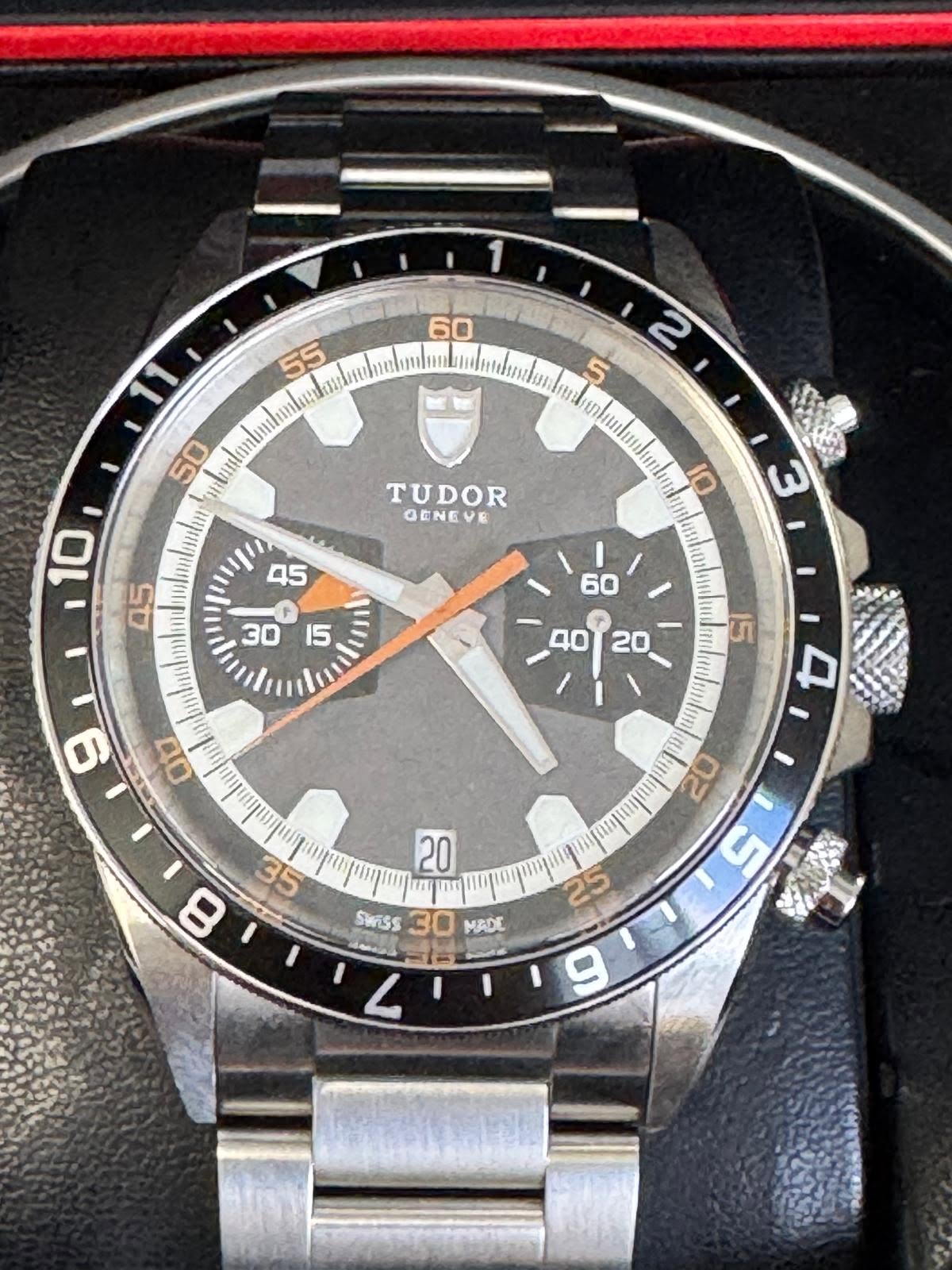 May be an image of wrist watch and text that says '60 55 11 I 50 dunton 1 2 5 ' I 10 45 TUDOR GENEY VE lur o0 4 8 22 لى 20 m m SWiss 30 MADE Janji H I 6'