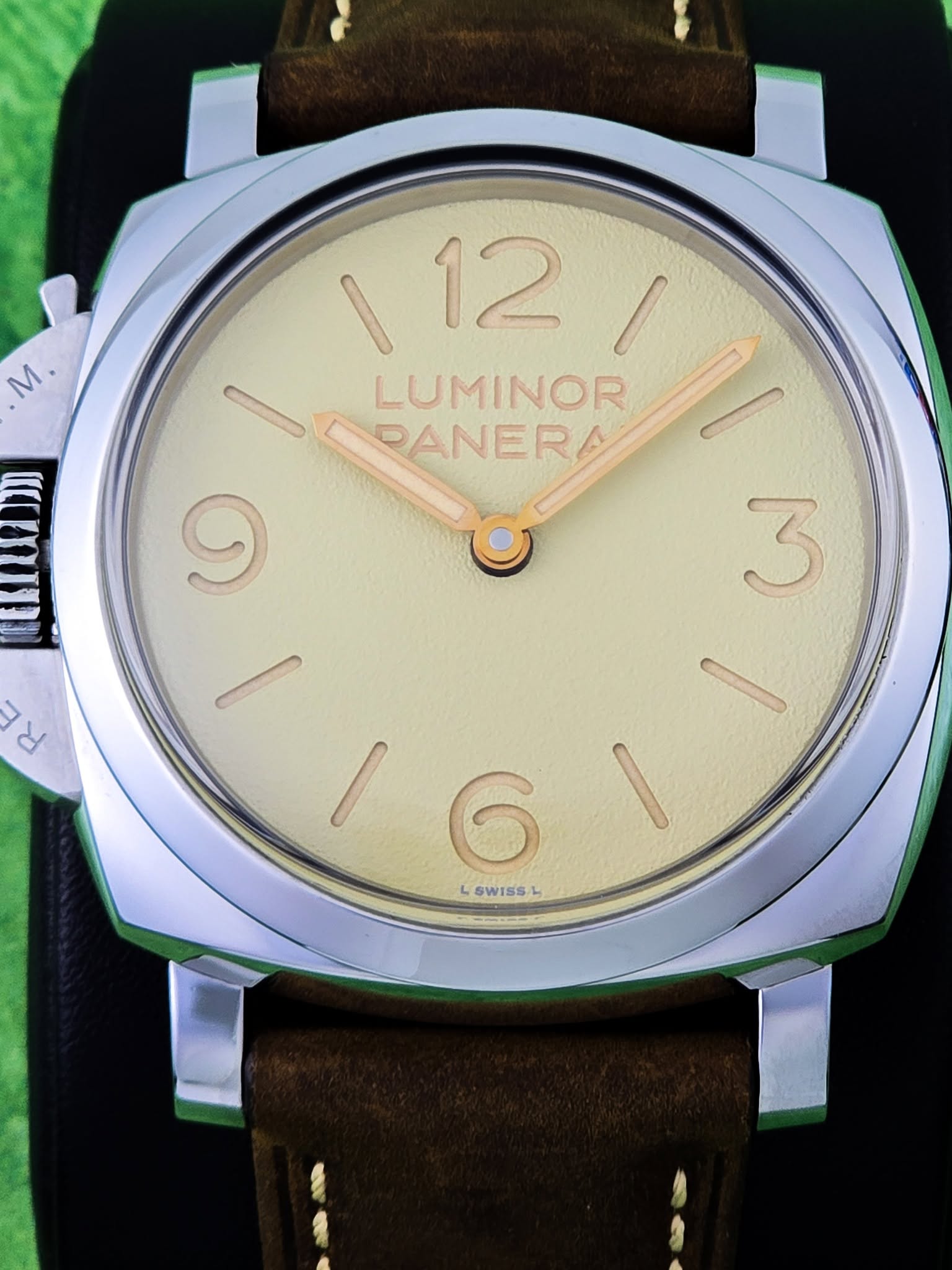 May be an image of wrist watch and text that says 'M, KmI 12/ I ١ 12 LUMINOR NOANERA DANERA AI 9 3 ا١) L SWISS 6 A C'