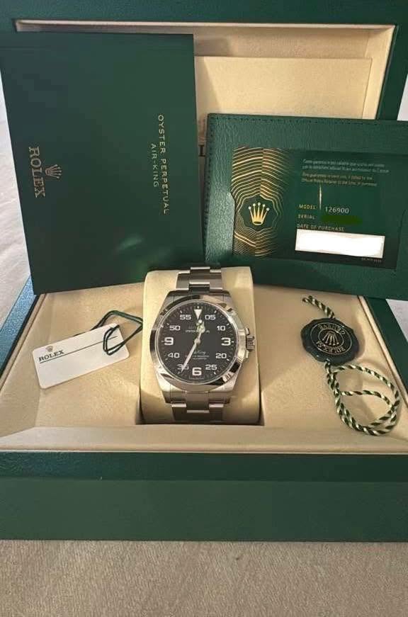 May be an image of wrist watch and text that says 'لل ROLE ROLEX U 6 25'