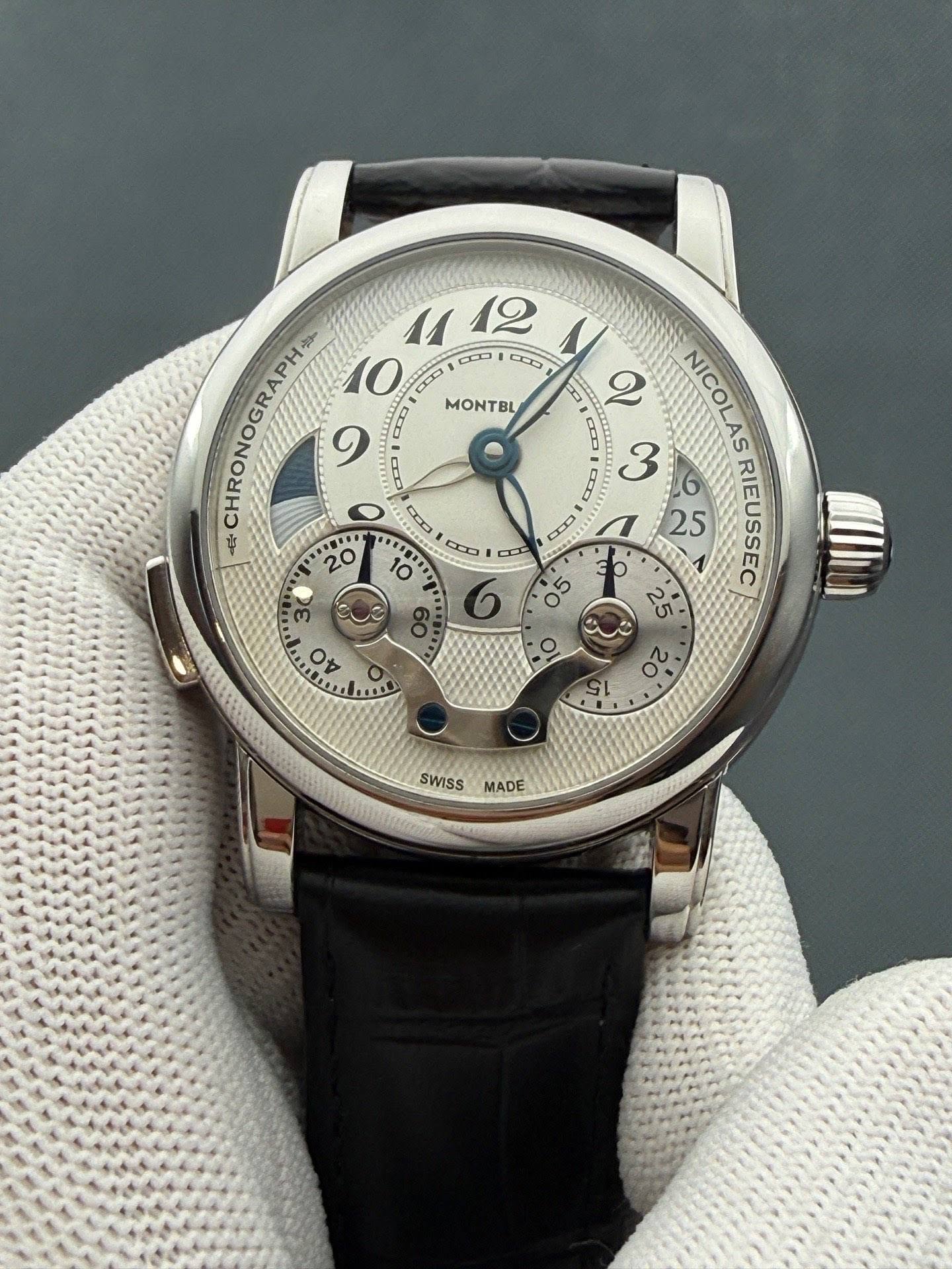 May be an image of wrist watch and text that says 'MONTBL ซัอ 1112 M1 12 CHRONOGRAPH GRAPH O ဆ ဆဆ သ வ و اسة ထ ထာ A NICOLAS eD L6 25 حه 20 RIEUSSEC MD 10 3 3 O o5 25 o 20 1 SWISS…