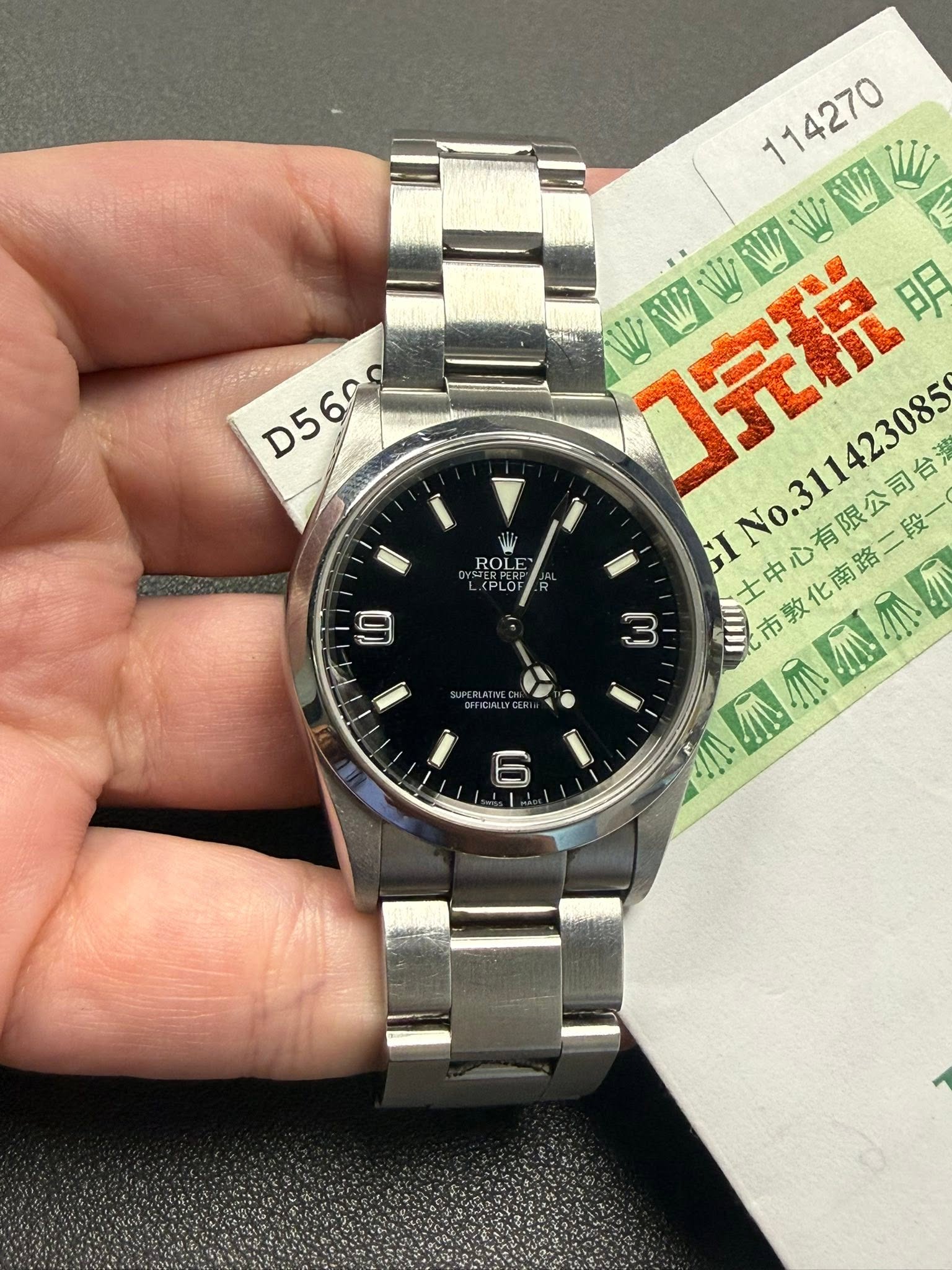 May be an image of wrist watch and text that says 'D560 D560 ROLE ROLE <PLO 114270 口完税 WWWWW W 明 GINo. 家0工甲心有限公司台 土中心有限公司台灣 mAmлT 士中 市敦化南路二段一 W 8 6'