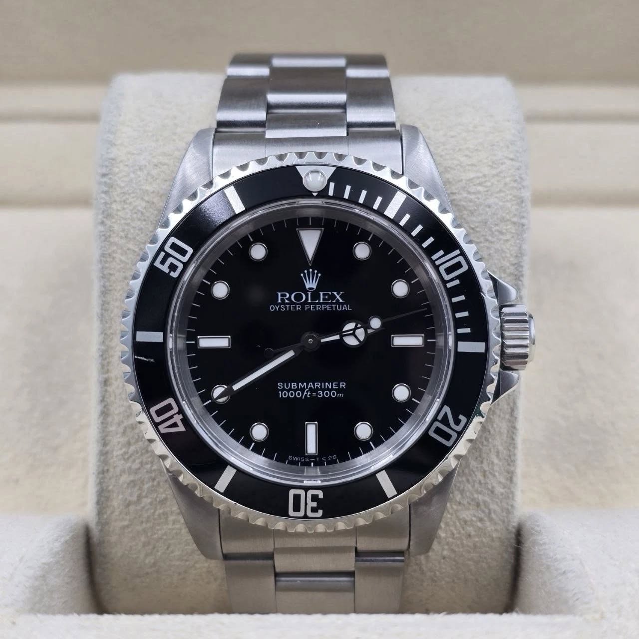 May be an image of wrist watch and text that says '50 ROLEX OYST YSTERPERTETUAL JAL PERTETUA 10 SUBMARINER 1000ft- 300 40 / 20 30'
