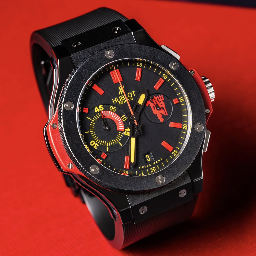 May be an image of digital watch and text that says '05 10 10 海 HUB HUBLOT OT VE GEN GEN 15 45 05 M 10 10 僕 आ ا ۵ 40 25 T 30'