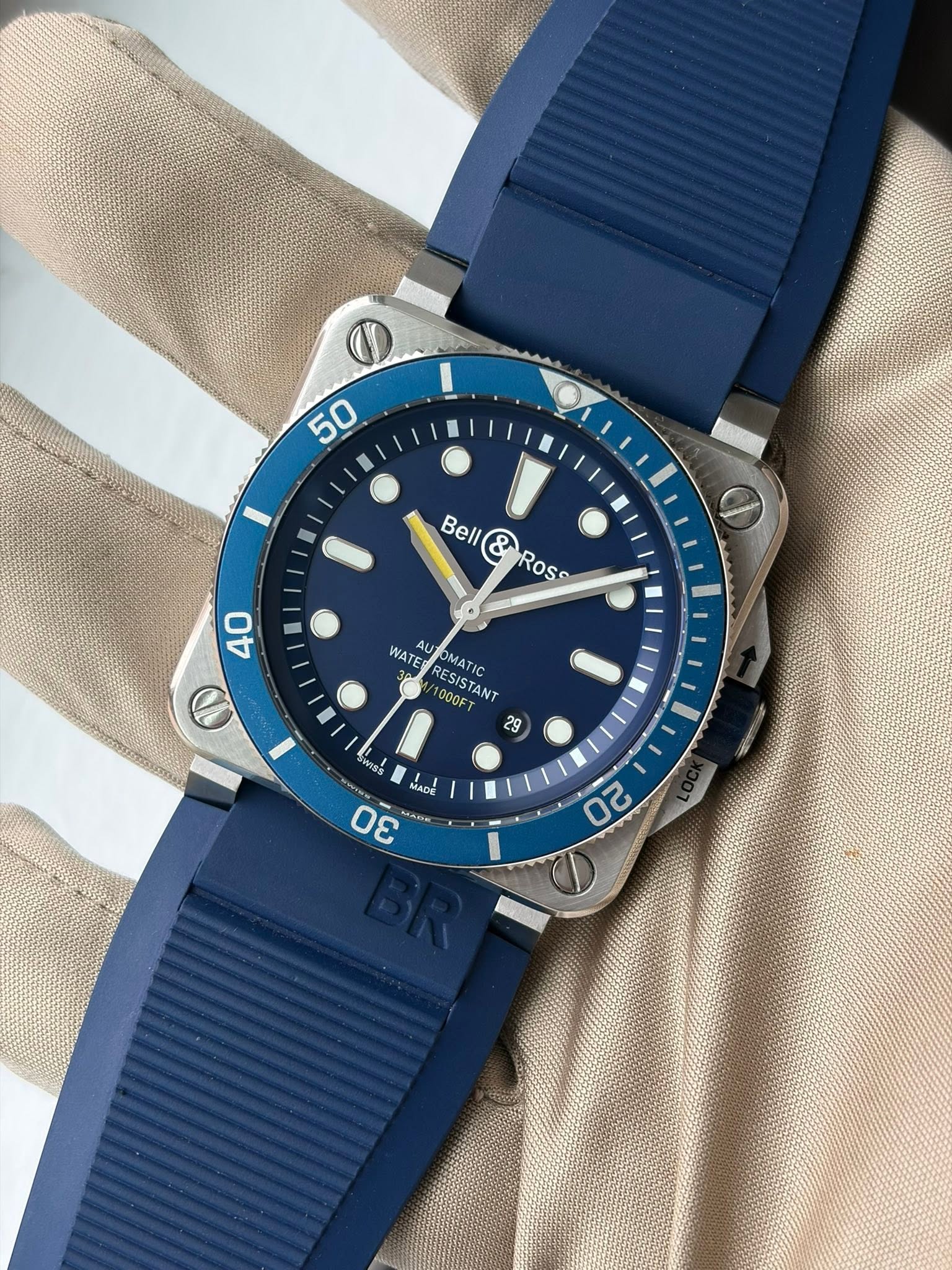 May be an image of wrist watch and text that says '50 Bell Bell&Rose & Ross 1 40 40 ه WA WATE AU OMATIC RESISTANT RESISTANT MATIC VATEOMATIC 000FT OooF STANT 29 WISS MADE 3…