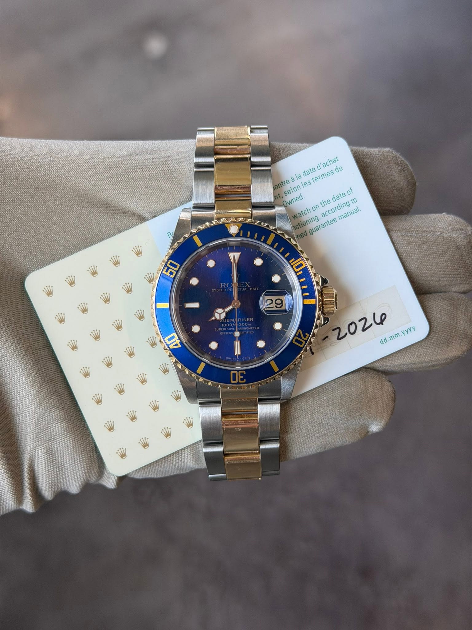 May be an image of wrist watch and text that says 'dated achat มีน ntreà lon les a lestermeso les termesd selon wned 0な dateof ccording to watcho 0nthe tinging ioning, guarantee…