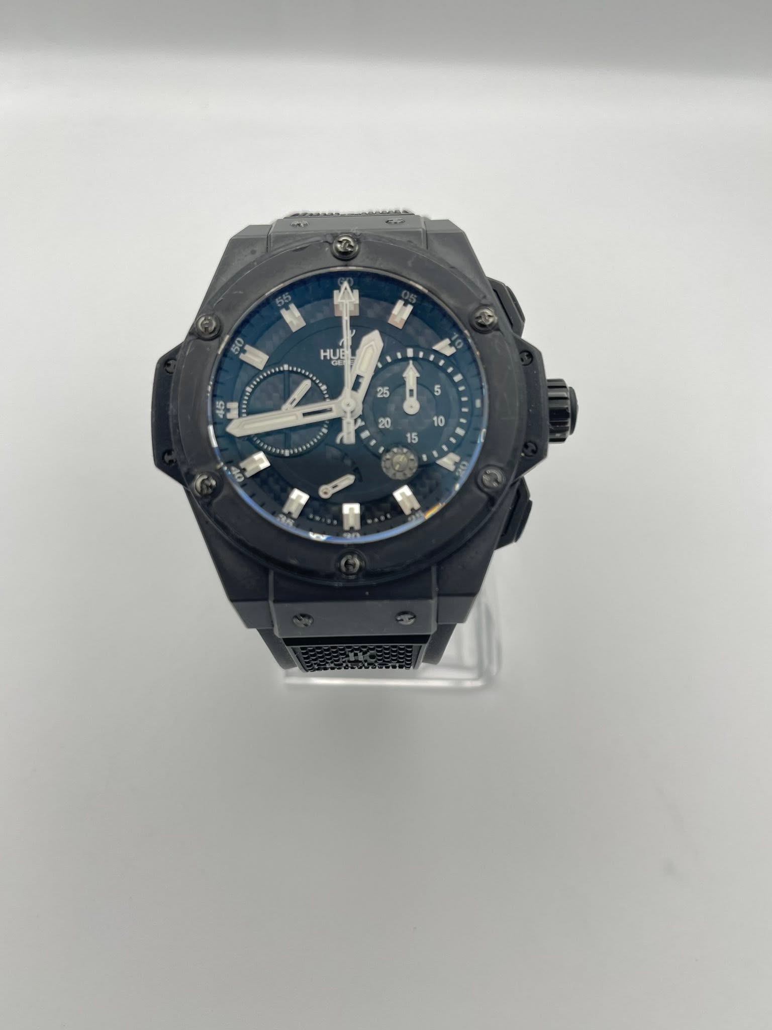 May be an image of digital watch and text that says 'HUE Ne 10 15 20'