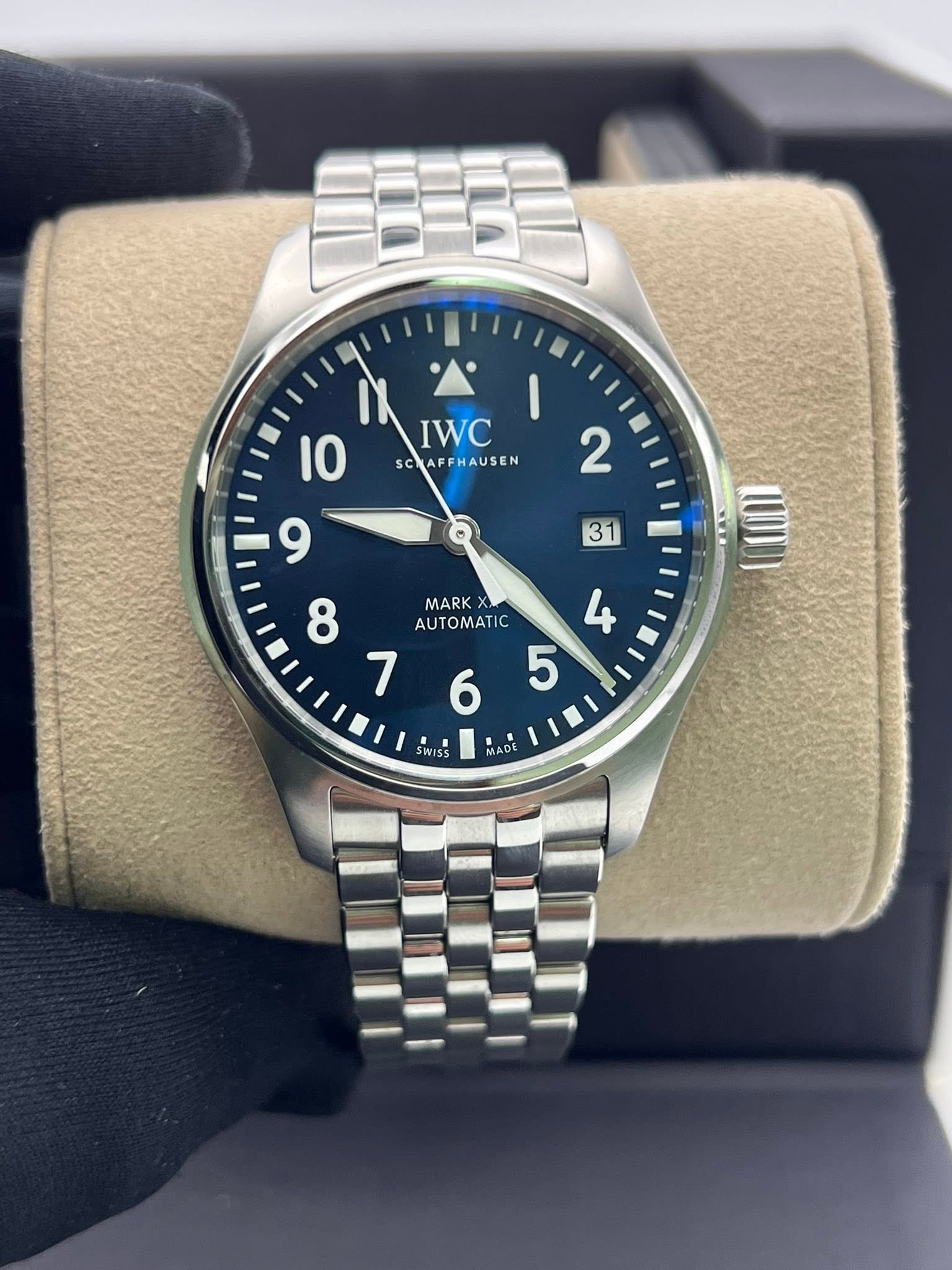 May be an image of wrist watch and text that says 'IWC SCHAFFHAUSEN A sC S MARK AUTOMATIC c 4 7 5 6 SWISS MADE'