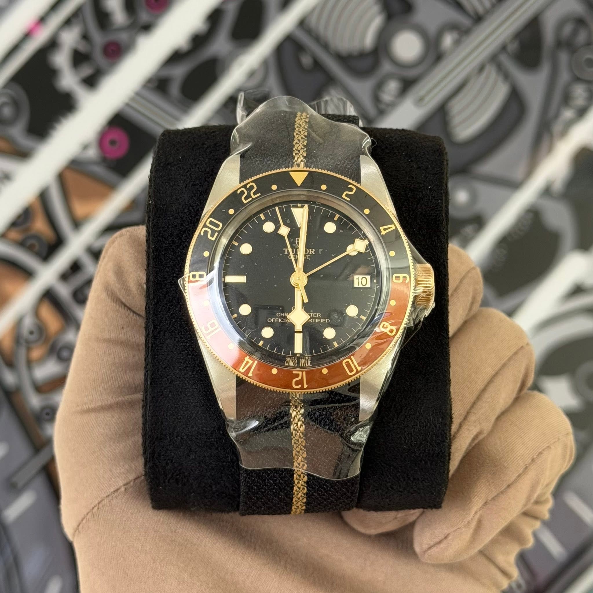 May be an image of wrist watch and text that says ' TTT E OR TIFE 8 14 2 रા 10'