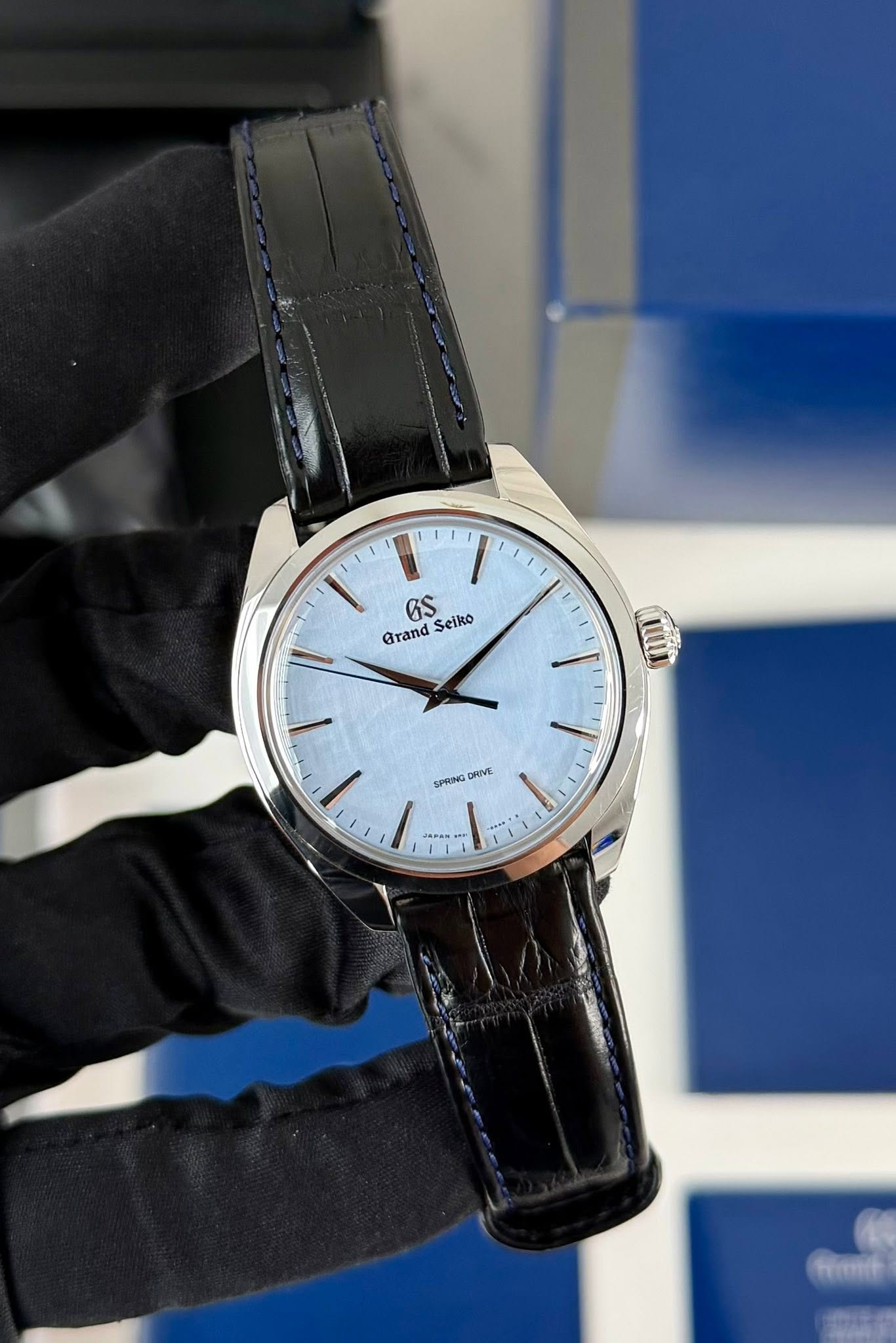 May be an image of wrist watch and text that says 'l' Grand eS Seiko SPRING RIVE ۱ SPan'