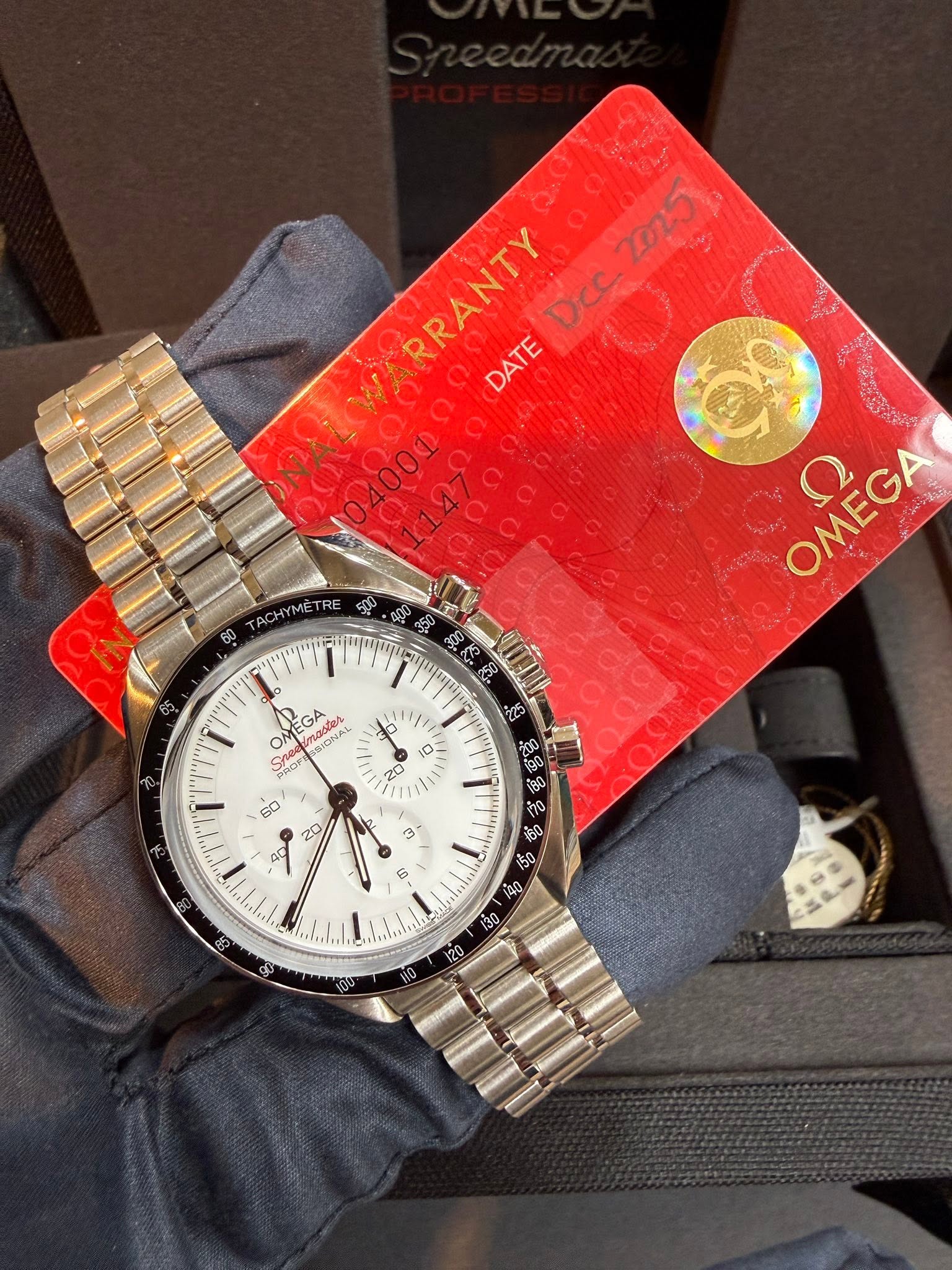 May be an image of wrist watch and text that says 'RRANTY Dica Decza5 ดาว DATE OMEGA OЖ Ω 111 & K 22 నెికతి 180 DMEG OME EA EGA TOUL OM Snee Coog PROPES ρ '
