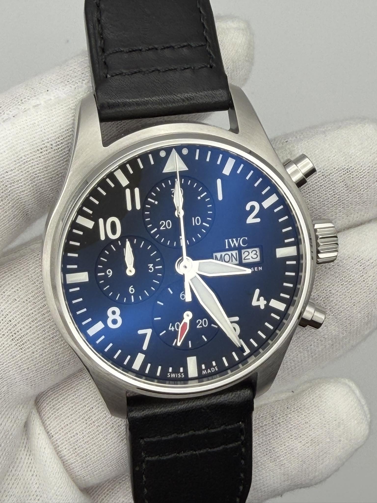 May be an image of wrist watch and text that says '2 I I1 و 3 IWC MON 23 EN SWISS MADE'
