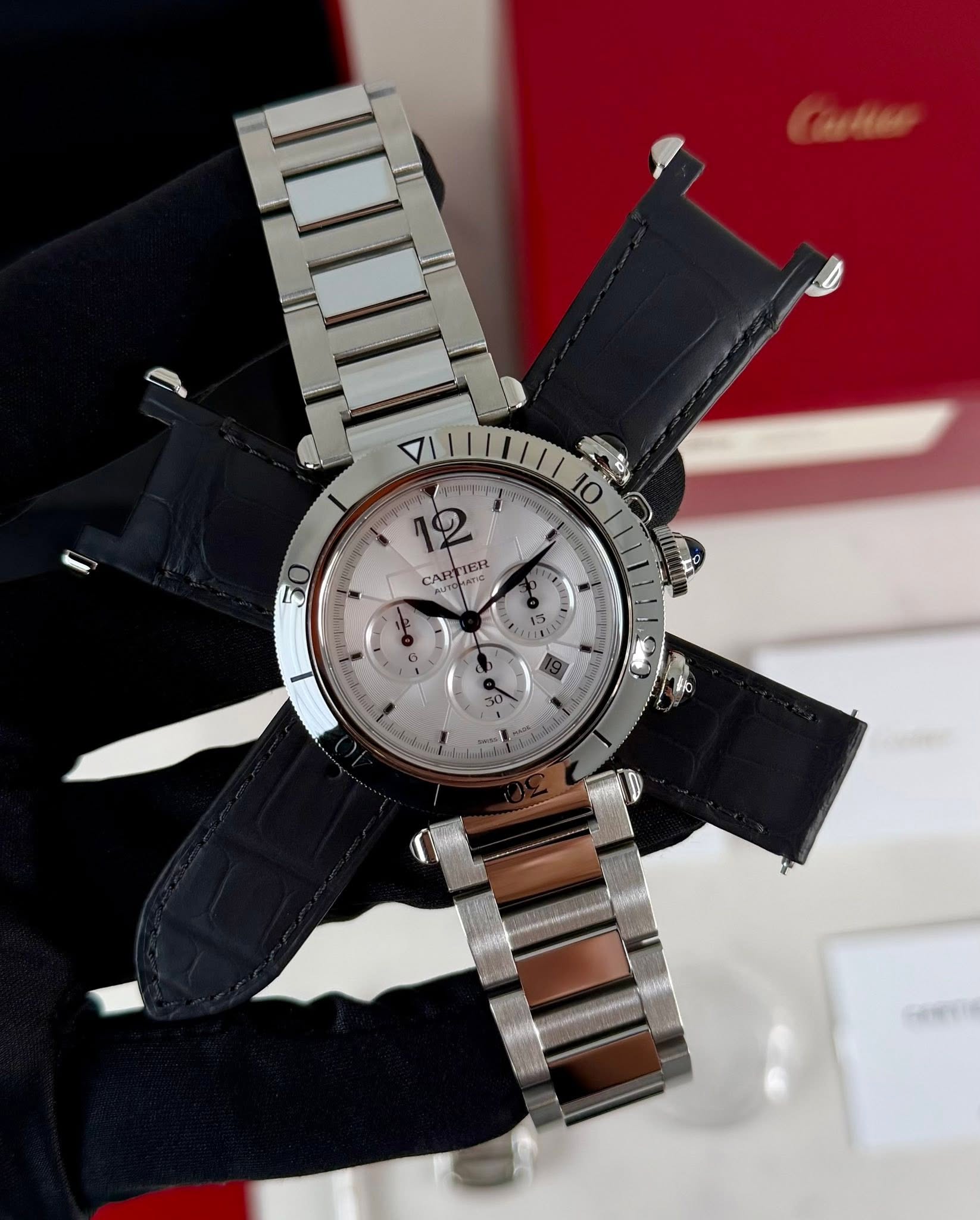 May be an image of wrist watch and text that says 'CblHble 1 TER CAR HIER sATE 1 L 6 30'