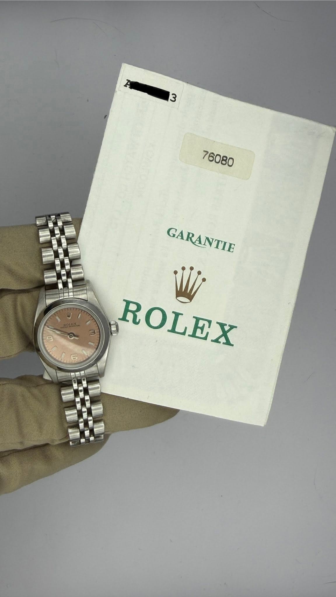 May be an image of wrist watch and text that says ' GARANTIE 9 6 법법 ROLEX ROLEX'