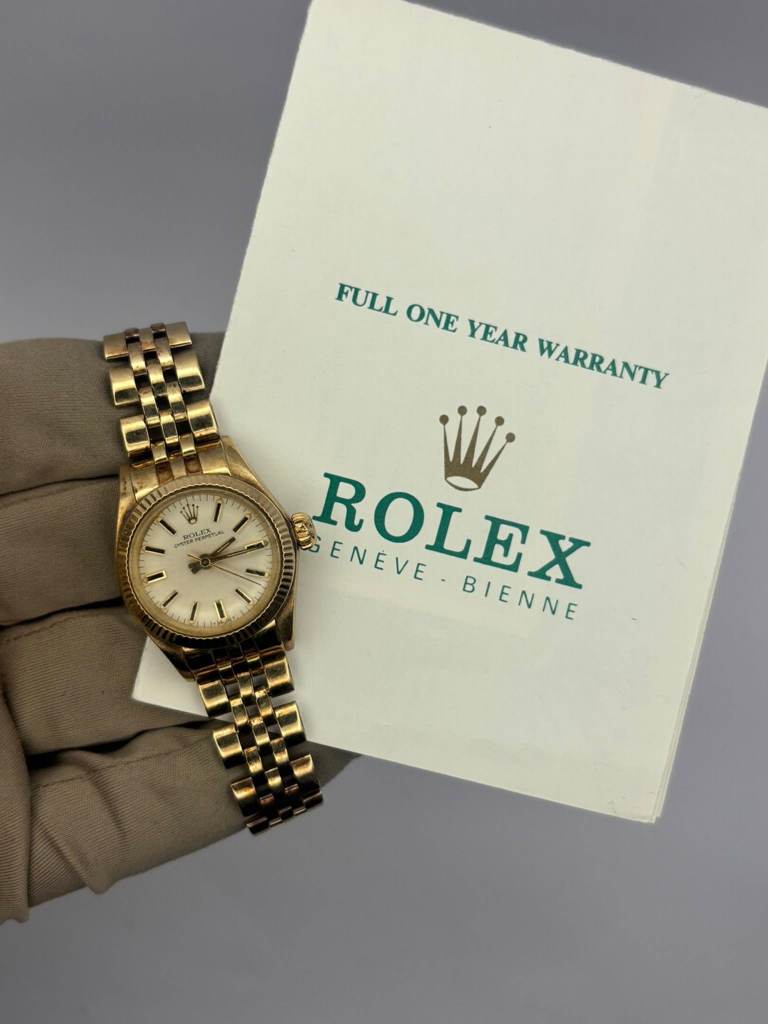 May be an image of wrist watch and text that says 'FULL FULL ONE ONE YEAR WARRANTY UUI 治品 I ١ HB ENEVE ROLEX BIENNE'