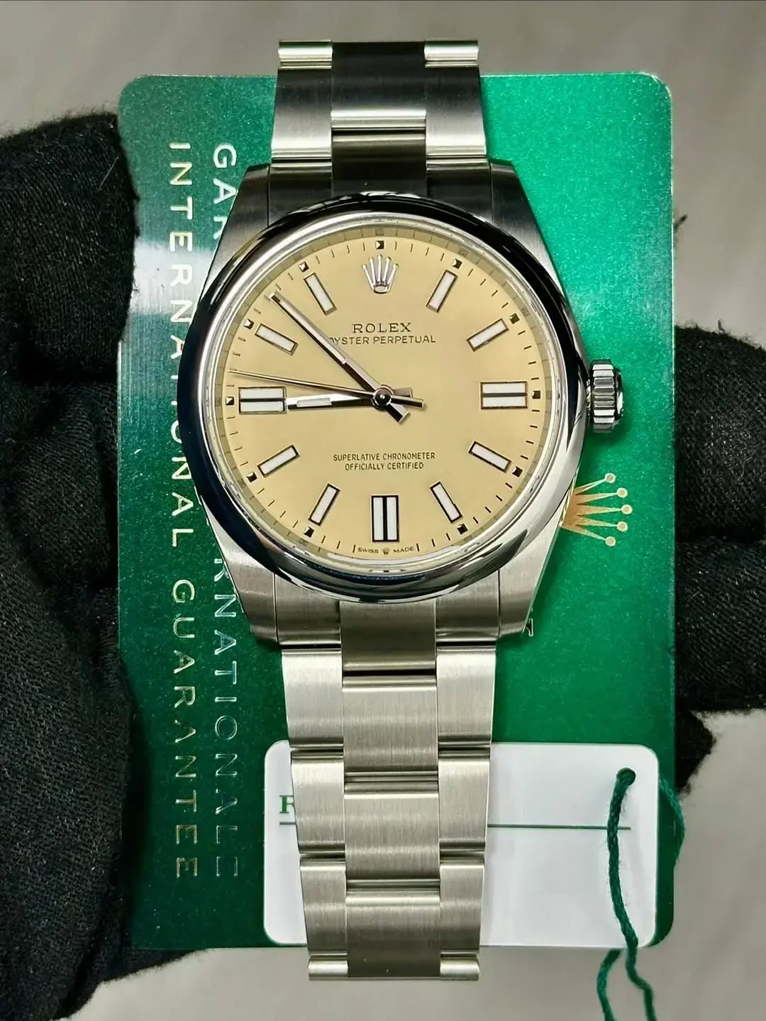 May be an image of wrist watch and text that says 'di INTERNA. INTE INTERNATIUNAL T IN ۲ GAN R 2 2ا I I M D ROLEX LEX TYS YSTER STERPERPETUAL W 7. ΔΙ SUPERLATIVE…