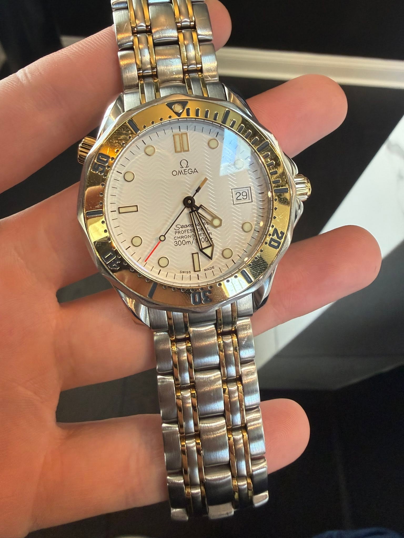 May be an image of wrist watch and text that says 'O O 00 O س o OMEGA 二業! 291 PROFES PROFE Seam CHRONG 300m/ o WIsS !! O C 20 O ADE'